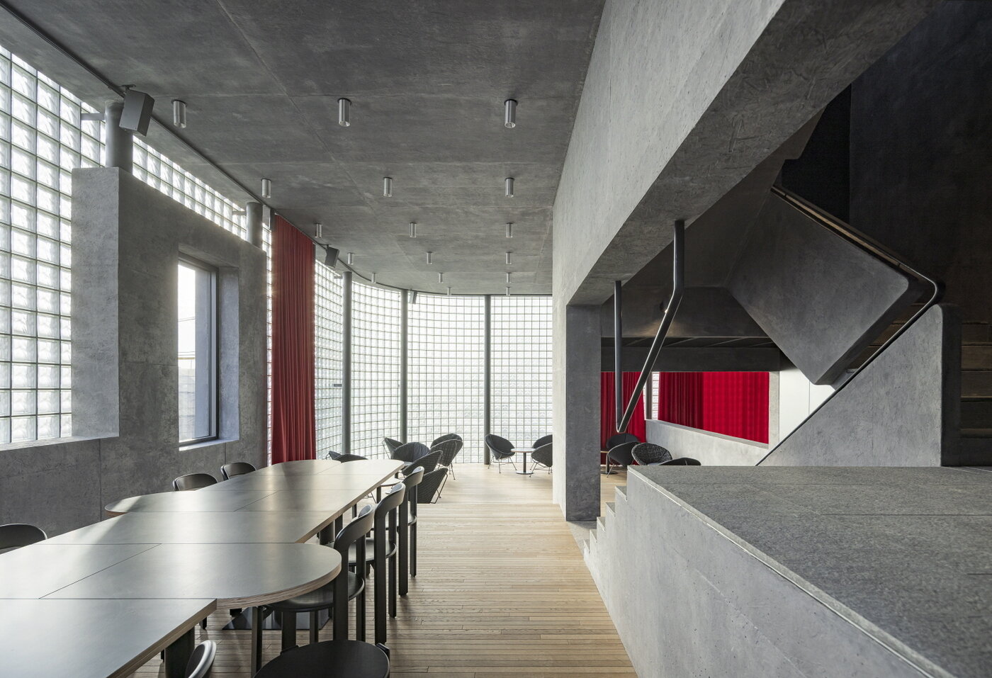 본문 이미지 - 우영미 이태원_4층 카페_사진 최용준 / 사진=(주)쏠리드 제공