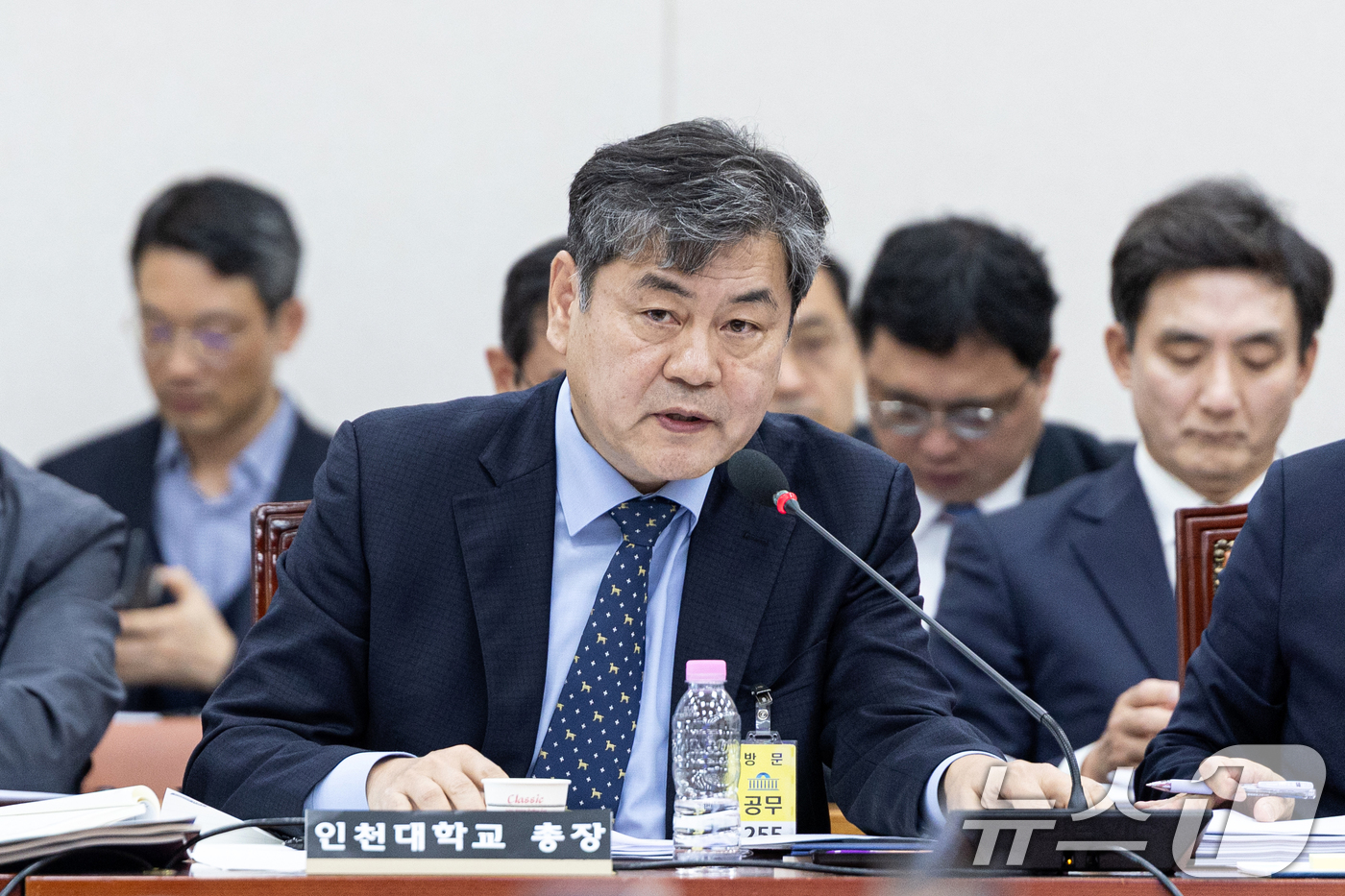 (서울=뉴스1) 이승배 기자 = 이인재 인천대학교 총장이 28일 서울 여의도 국회에서 열린 교육위원회 서울대학교 등에 대한 국정감사에 출석해 의원 질의에 답변하고 있다. 2025. …
