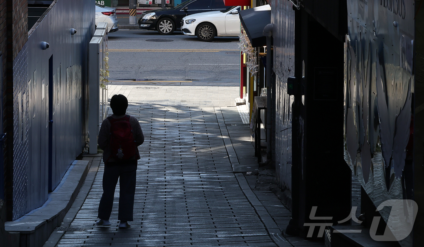 (서울=뉴스1) 김진환 기자 = 10.29 이태원 참사 3주기를 하루 앞둔 28일 서울 용산구 이태원참사 골목이 썰렁한 모습을 보이고 있다. 2025.10.28/뉴스1