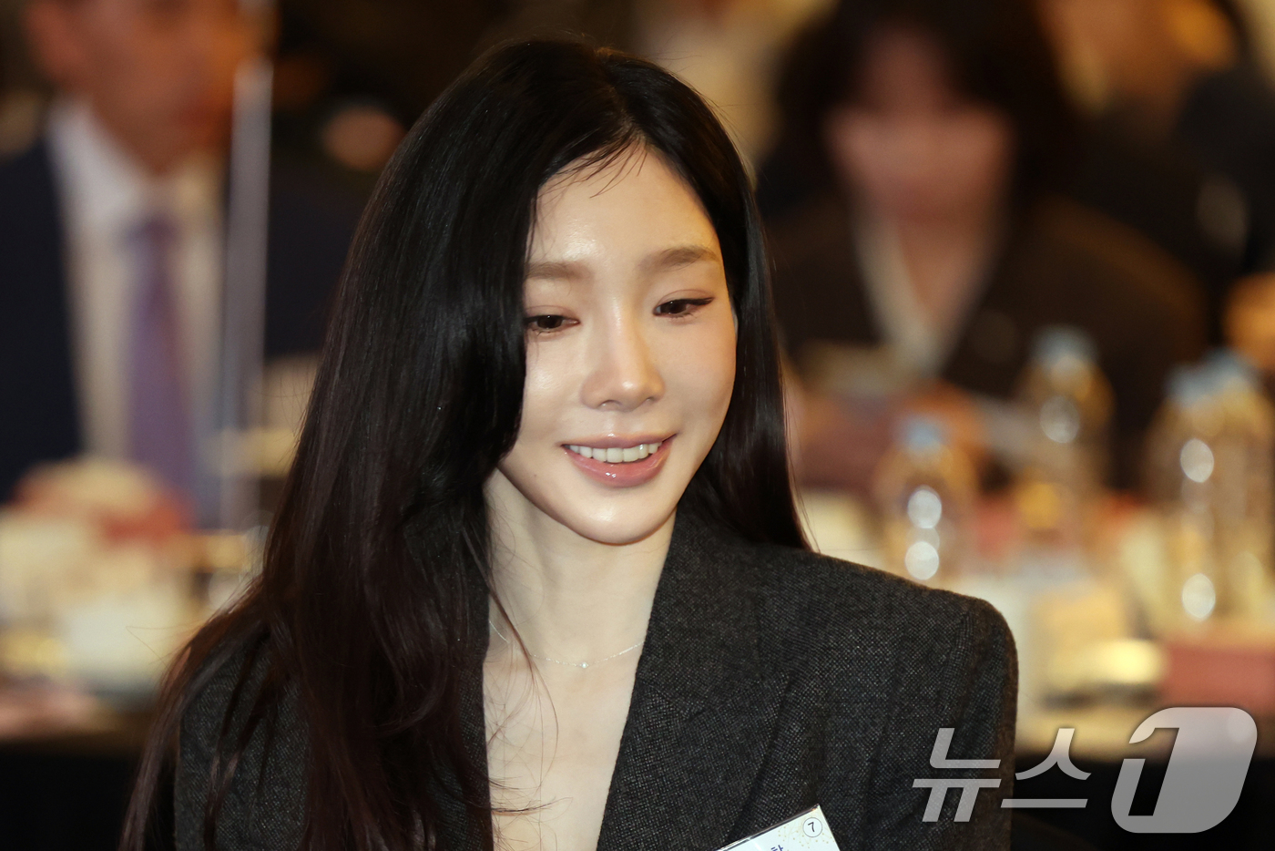 (서울=뉴스1) 황기선 기자 = 가수 태연(김태연) 28일 오전 서울 영등포구 여의도 FKI타워 컨퍼런스센터에서 열린 '제10회 금융의 날 기념식'에 자리하고 있다. 2025.10 …