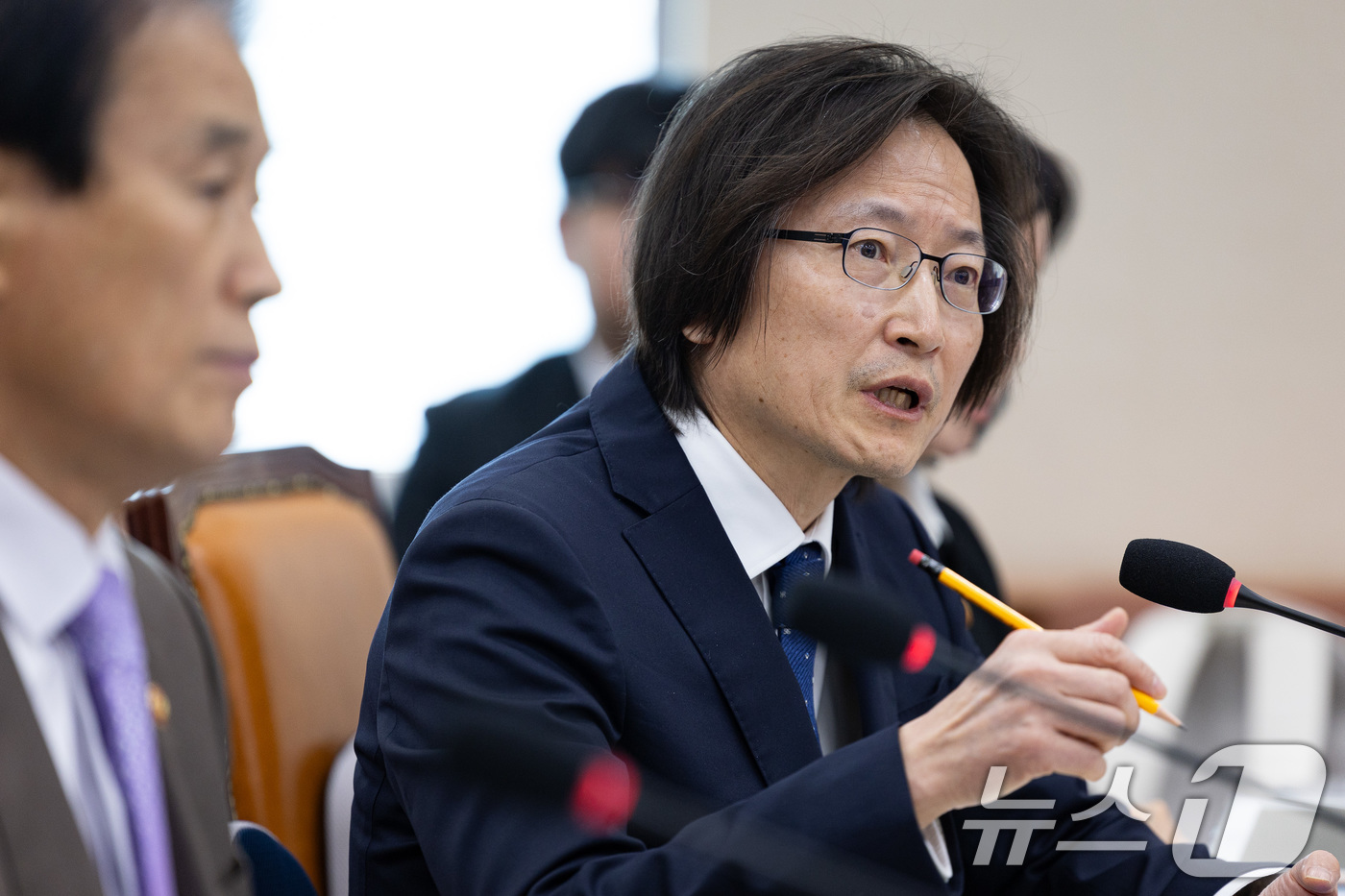 (서울=뉴스1) 유승관 기자 = 주병기 공정거래위원장이 28일 서울 여의도 국회에서 열린 정무위원회의 국가보훈부 등에 대한 국정감사에서 의원 질의에 답하고 있다. 2025.10.2 …