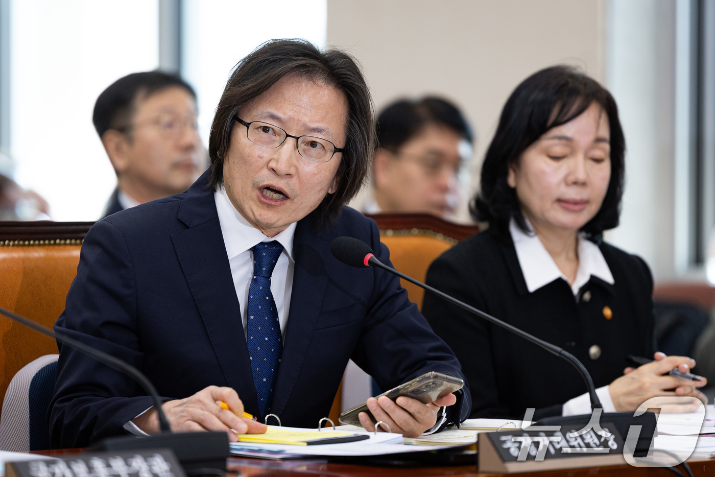 (서울=뉴스1) 유승관 기자 = 주병기 공정거래위원장이 28일 서울 여의도 국회에서 열린 정무위원회의 국가보훈부 등에 대한 국정감사에서 의원 질의에 답하고 있다. 2025.10.2 …