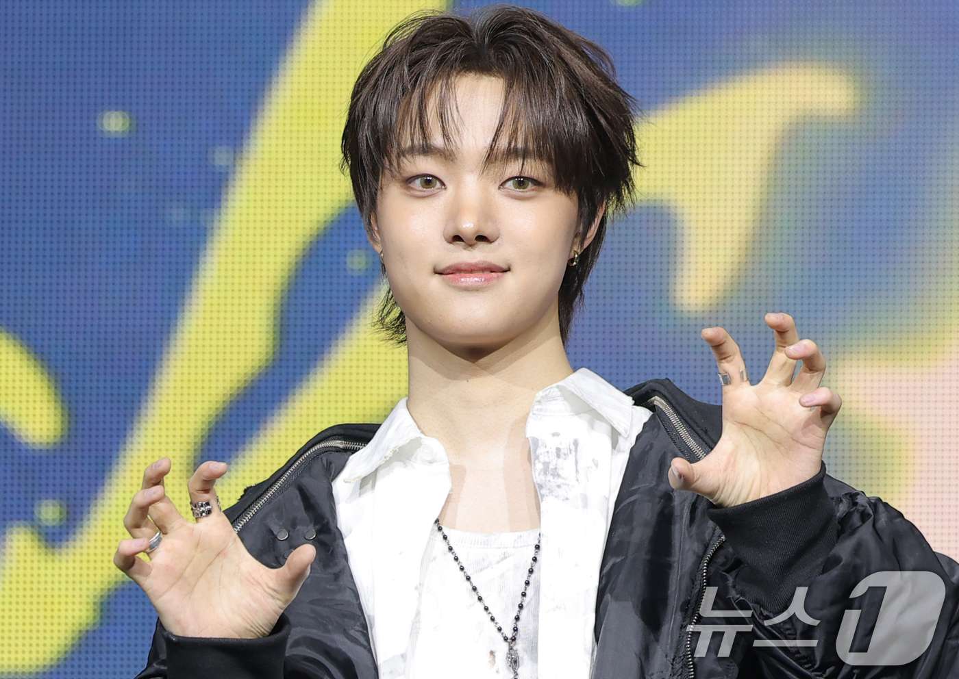 (서울=뉴스1) 권현진 기자 = 그룹 &TEAM(앤팀) 의주가 28일 오후 서울 용산구 블루스퀘어에서 가진 한국 데뷔 미니 1집 'Back to Life' 쇼케이스에 참석해 포즈를 …