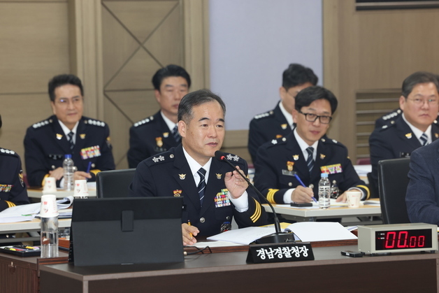 [국감] 김종철 경남경찰청장, 의원 질의 답변