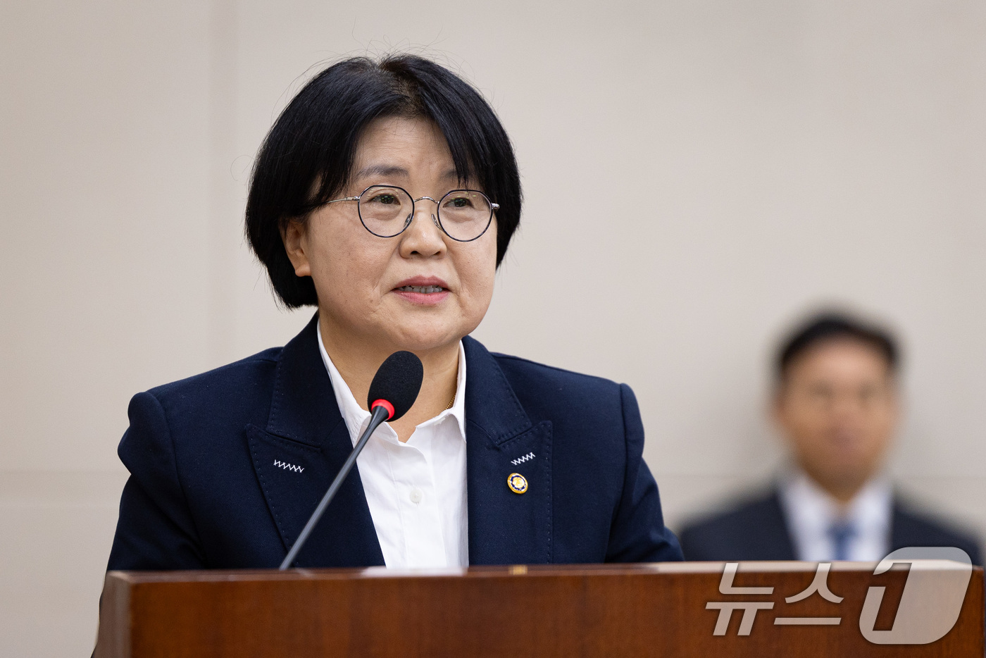 (서울=뉴스1) 유승관 기자 = 조소영 국민권익위원회 부위원장이 28일 서울 여의도 국회에서 열린 정무위원회의 국가보훈부 등에 대한 국정감사에서 의원 질의에 답하고 있다. 2025 …