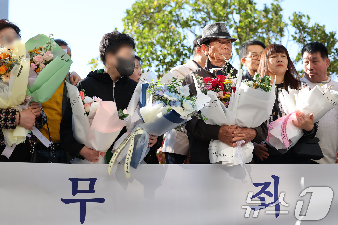 (광주=뉴스1) 박지현 기자 = 28일 오후 광주고등법원에서 가족과 마을 주민을 살해한 혐의에 대해 재심 재판을 받은 '순천 청산가리 막걸리 살인사건'의 부녀가 16년 만에 '무죄 …