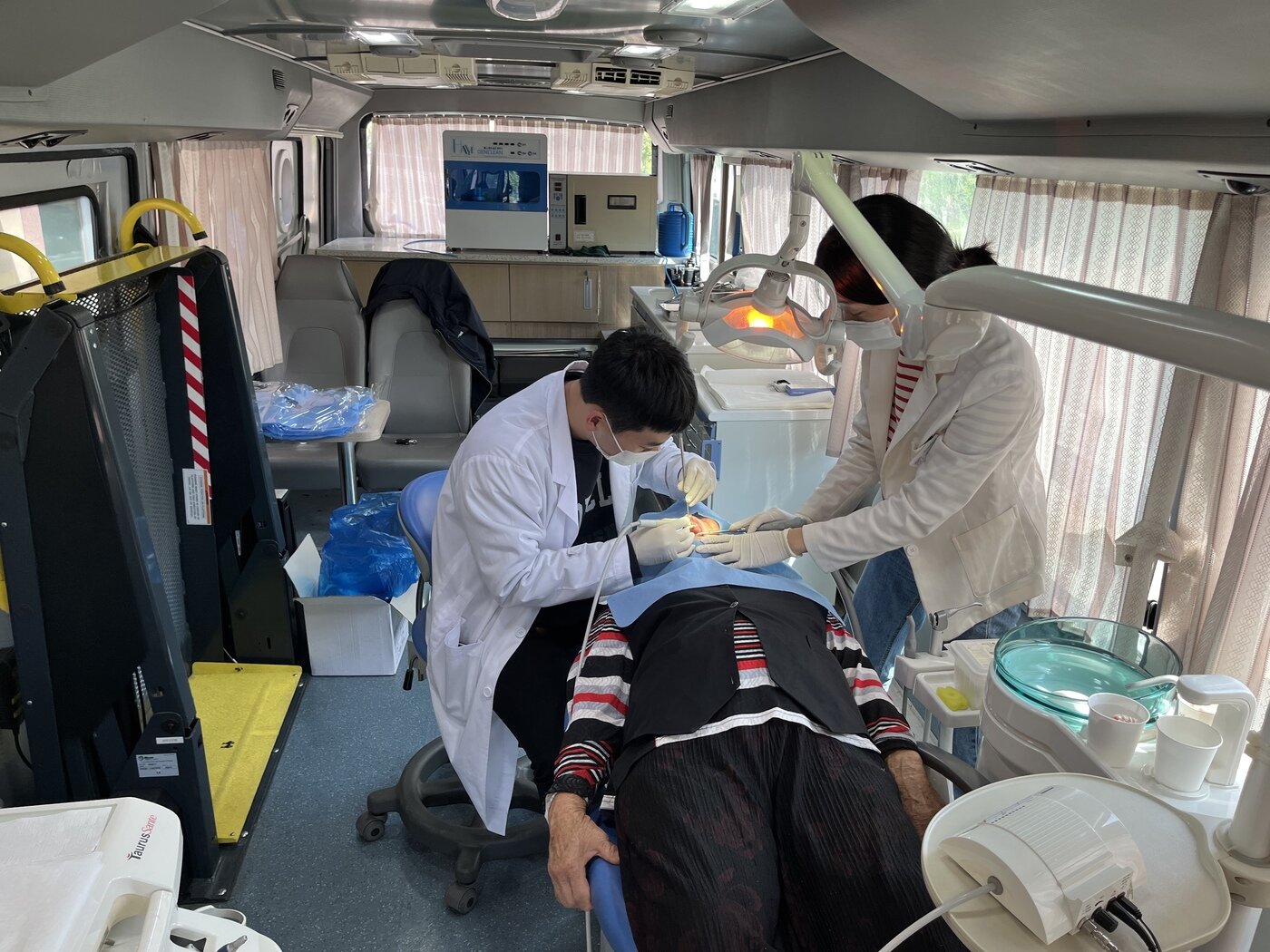 본문 이미지 - 충북 충주시의 의료취약지역 주민 구강관리 서비스. (충주시 제공)