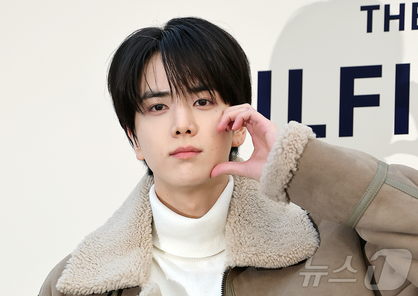 (서울=뉴스1) 김진환 기자 = 더보이즈 영훈이 28일 오후 서울 강남구 코엑스에서 열린 더 힐피거 레이싱 클럽 포토월에 참석해 포즈를 취하고 있다. 2025.10.28/뉴스1