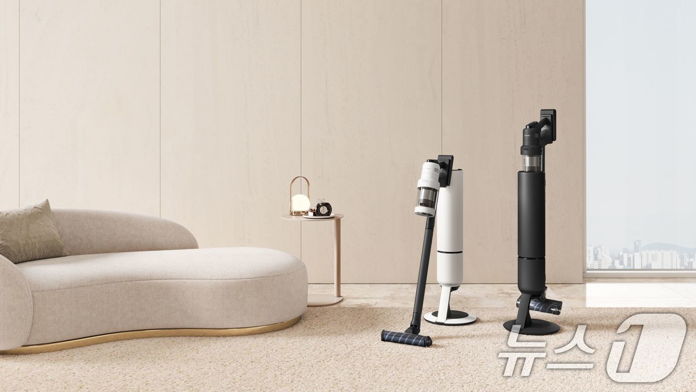 (서울=뉴스1) = 삼성전자가 올해 국내외 주요 소비자 만족도 조사서 연이어 최다 품목 1등을 달성하는 쾌거를 올렸다고 29일 밝혔다.사진은 삼성전자 비스포크 AI 제트 400W …