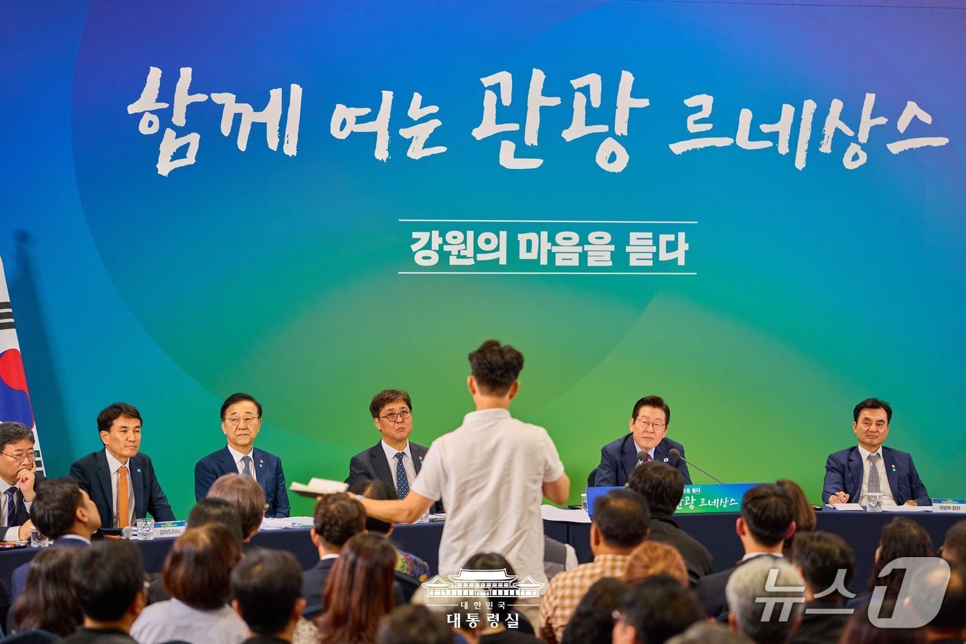 본문 이미지 - 이재명 대통령 타운홀미팅 당시 사용된 속초바다체.&#40;속초시 제공, 재판매 및 DB 금지&#41; 2025.10.29/뉴스1