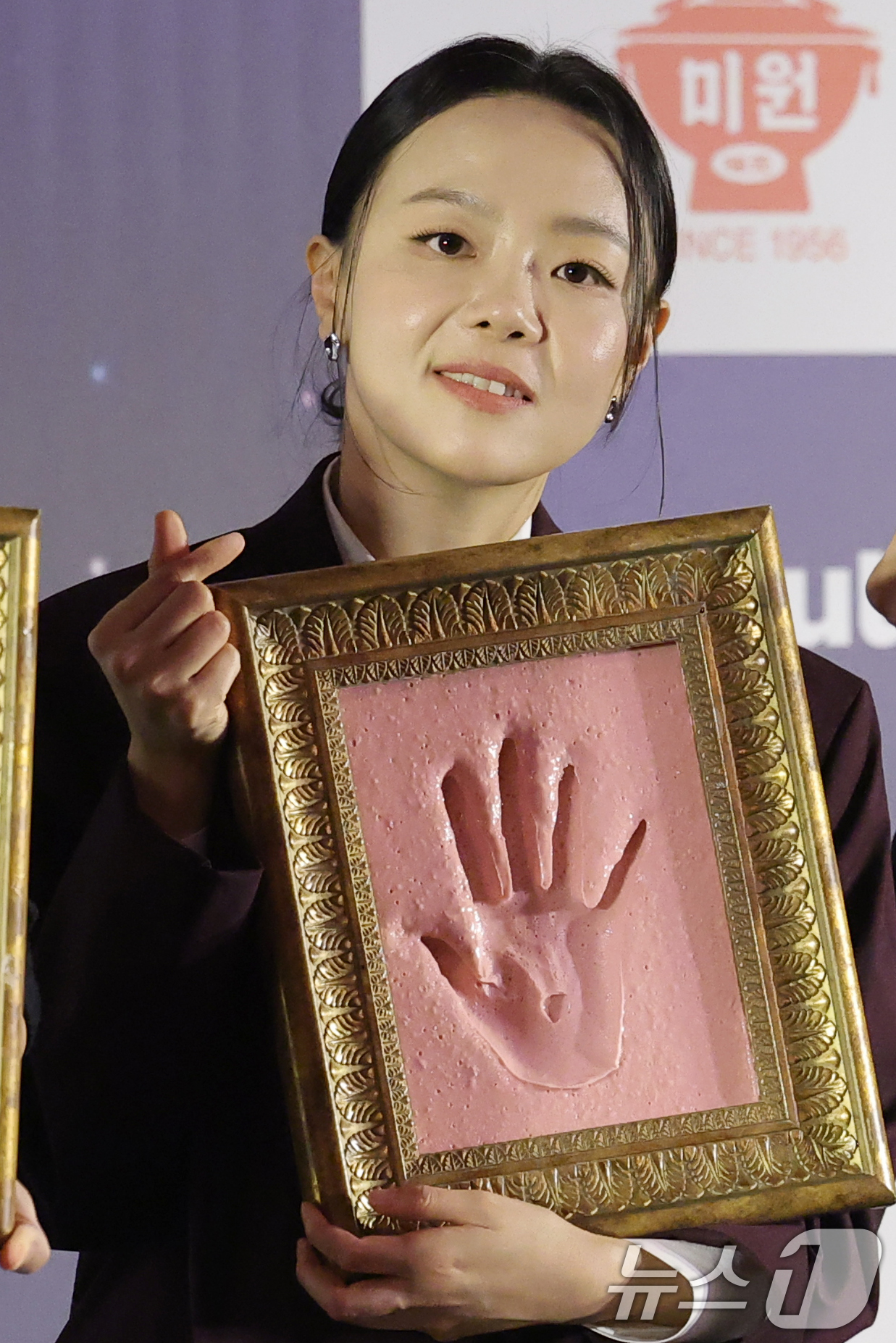 (서울=뉴스1) 권현진 기자 = 배우 이상희가 29일 오전 서울 영등포구 CGV여의도에서 열린 제45회 청룡영화상 수상자 핸드프린팅 행사에서 포즈를 취하고 있다. 2025.10.2 …