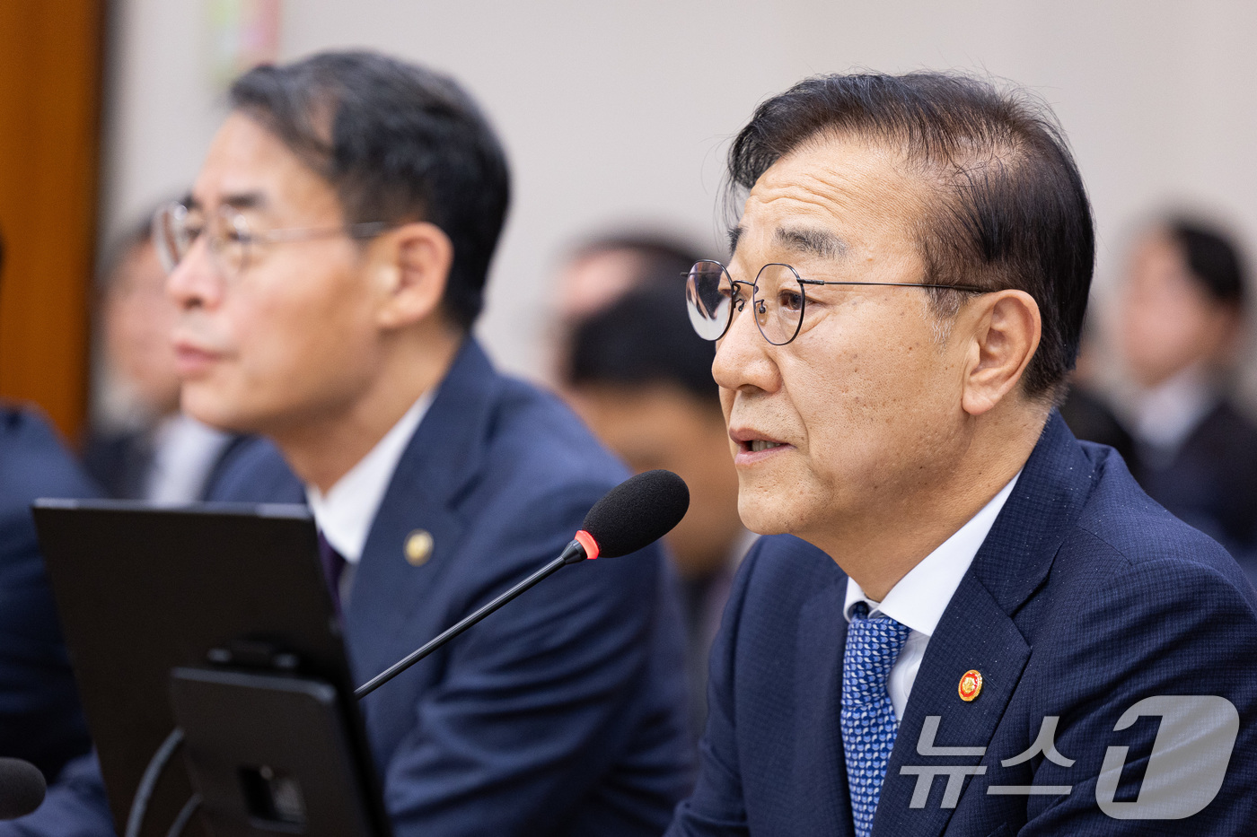 (서울=뉴스1) 유승관 기자 = 김윤덕 국토교통부 장관이 29일 서울 여의도 국회에서 열린 국토교통위원회의 국토교통부 등에 대한 국정감사에서 의원 질의에 답하고 있다. 2025.1 …