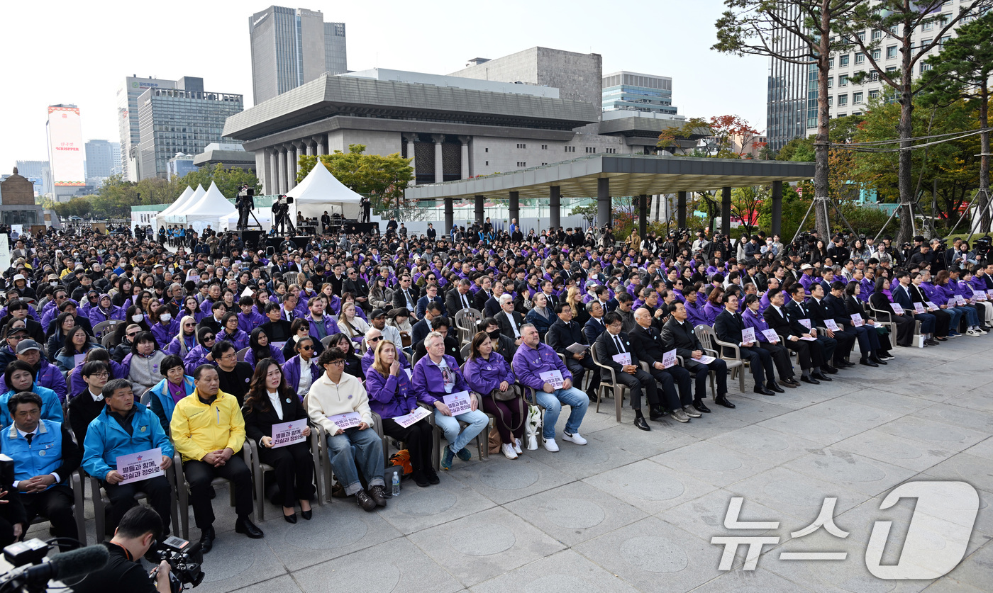 (서울=뉴스1) 김성진 기자 = 29일 서울 종로구 광화문광장에서 10.29 이태원 참사 3주기 기억식이 진행되고 있다. (공동취재) 2025.10.29/뉴스1