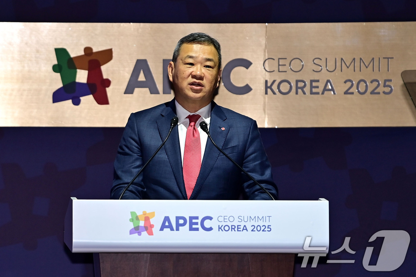 (경주=뉴스1) 김민지 기자 = 김상현 롯데유통군 총괄대표가 29일 오전 경북 경주예술의전당에서 열린 아시아태평양경제협력체(APEC) 정상회의 최고경영자(CEO) 서밋(Summit …