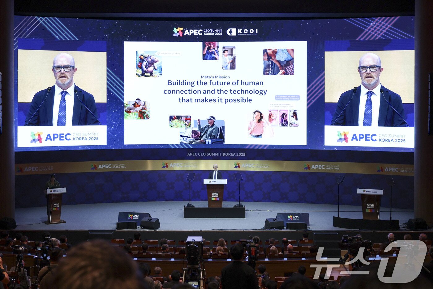 본문 이미지 - 사이먼 밀너 메타 아태 공공정책 부사장이 29일 경북 경주 예술의전당에서 열린 &#39;2025 아시아태평양경제협력체 최고경영자 서밋&#40;APEC CEO SUMMIT&#41;&#39;에서 주제발표 하고 있다.&#40;공동취재&#41; 2025.10.29/뉴스1 ⓒ News1 김민지 기자