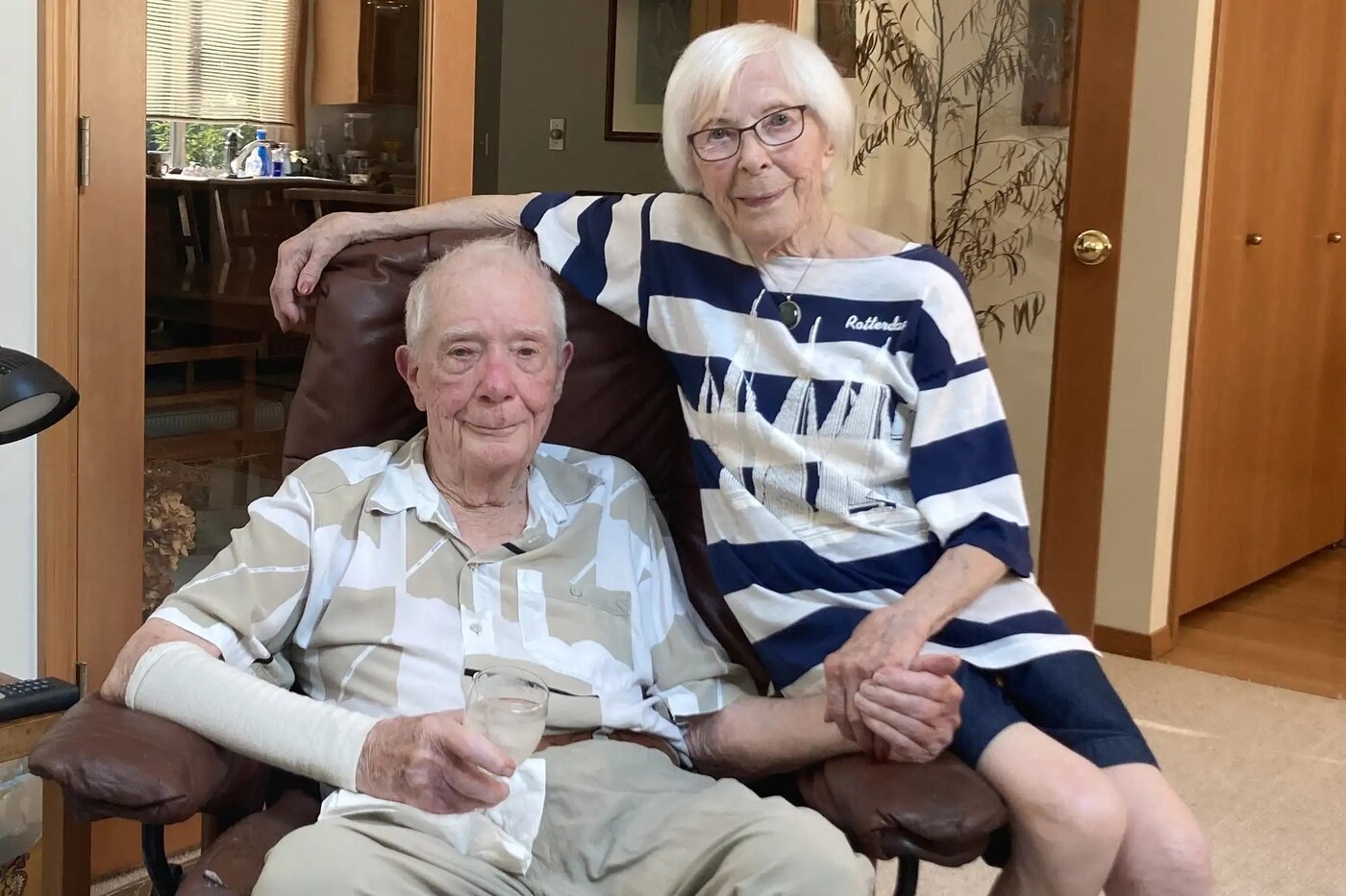 본문 이미지 - 드루스와 에바 뉴먼. (피플 갈무리)