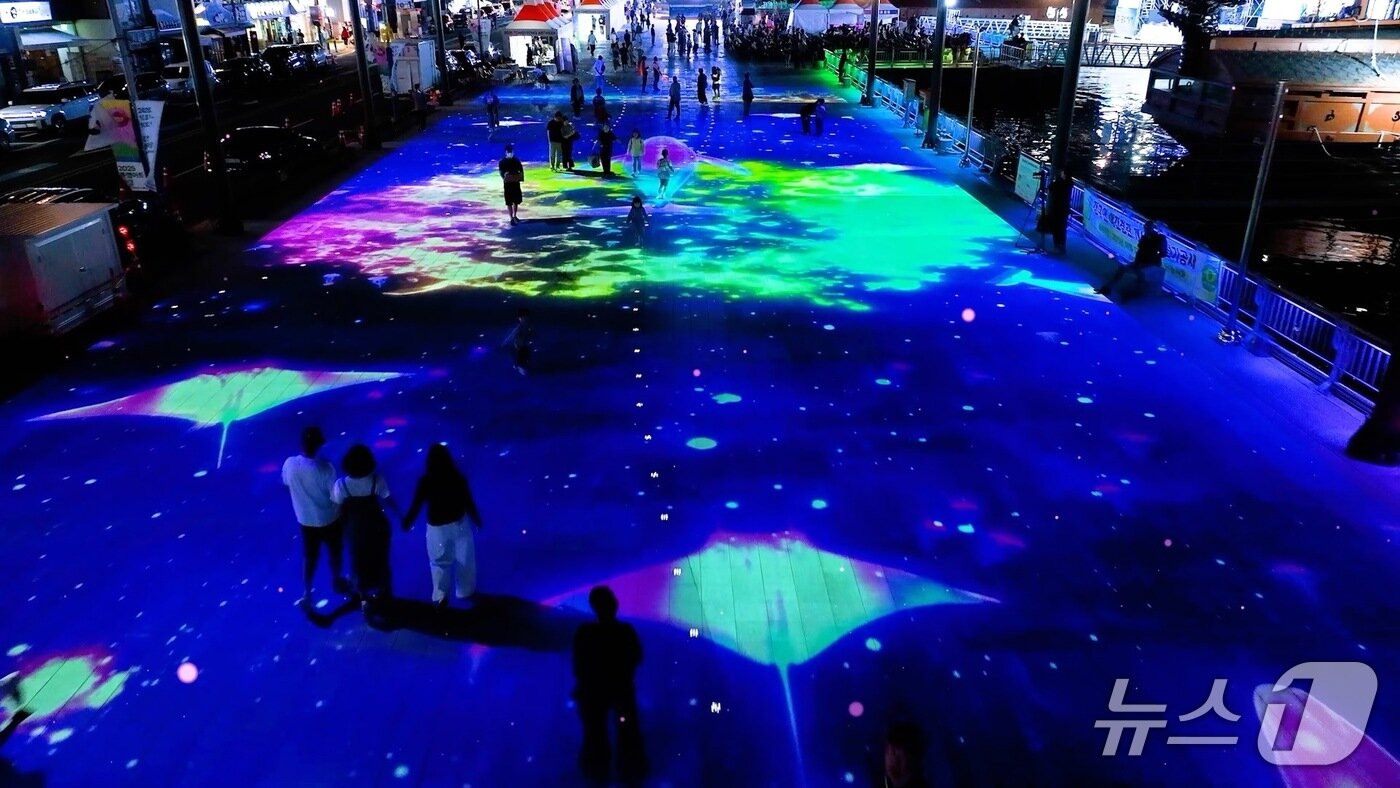 본문 이미지 - 문화마당 미디어아트.(통영시 제공. 재판매 및 DB금지)