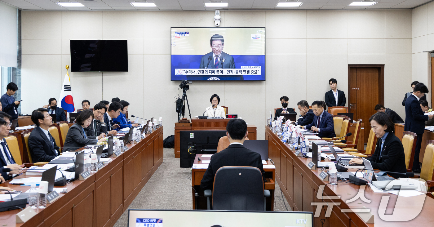 (서울=뉴스1) 이승배 기자 = 29일 서울 여의도 국회에서 열린 과학기술정보방송통신위원회 과학기술정보통신부 등에 대한 국정감사에서 이재명 대통령 APEC CEO 써밋 특별연설 영 …