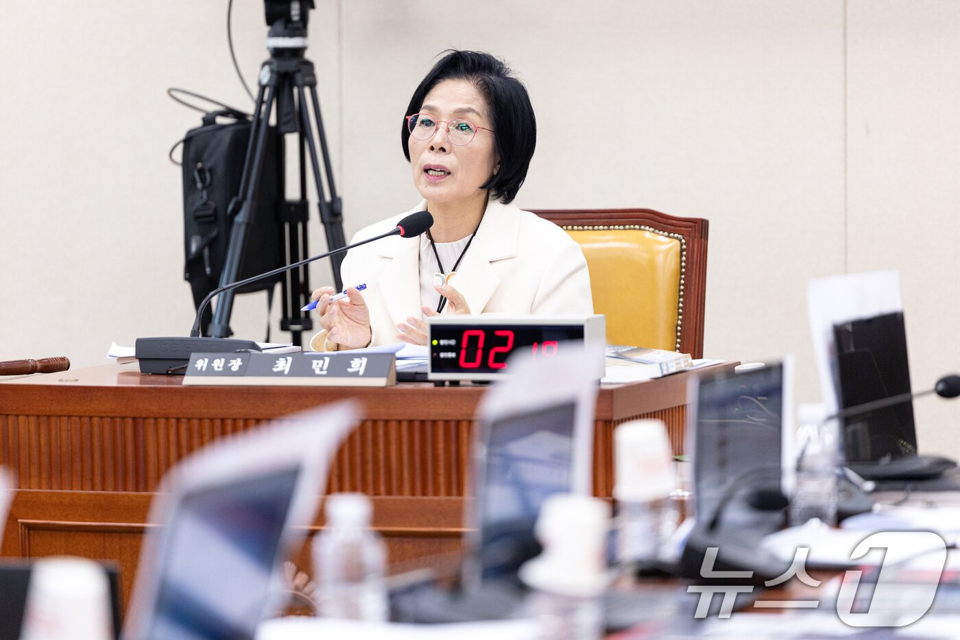 본문 이미지 - 29일 서울 여의도 국회에서 열린 과학기술정보방송통신위원회 과학기술정보통신부 등에 대한 국정감사에서 최민희 위원장이 발언하고 있다. 2025.10.29/뉴스1 ⓒ News1 이승배 기자