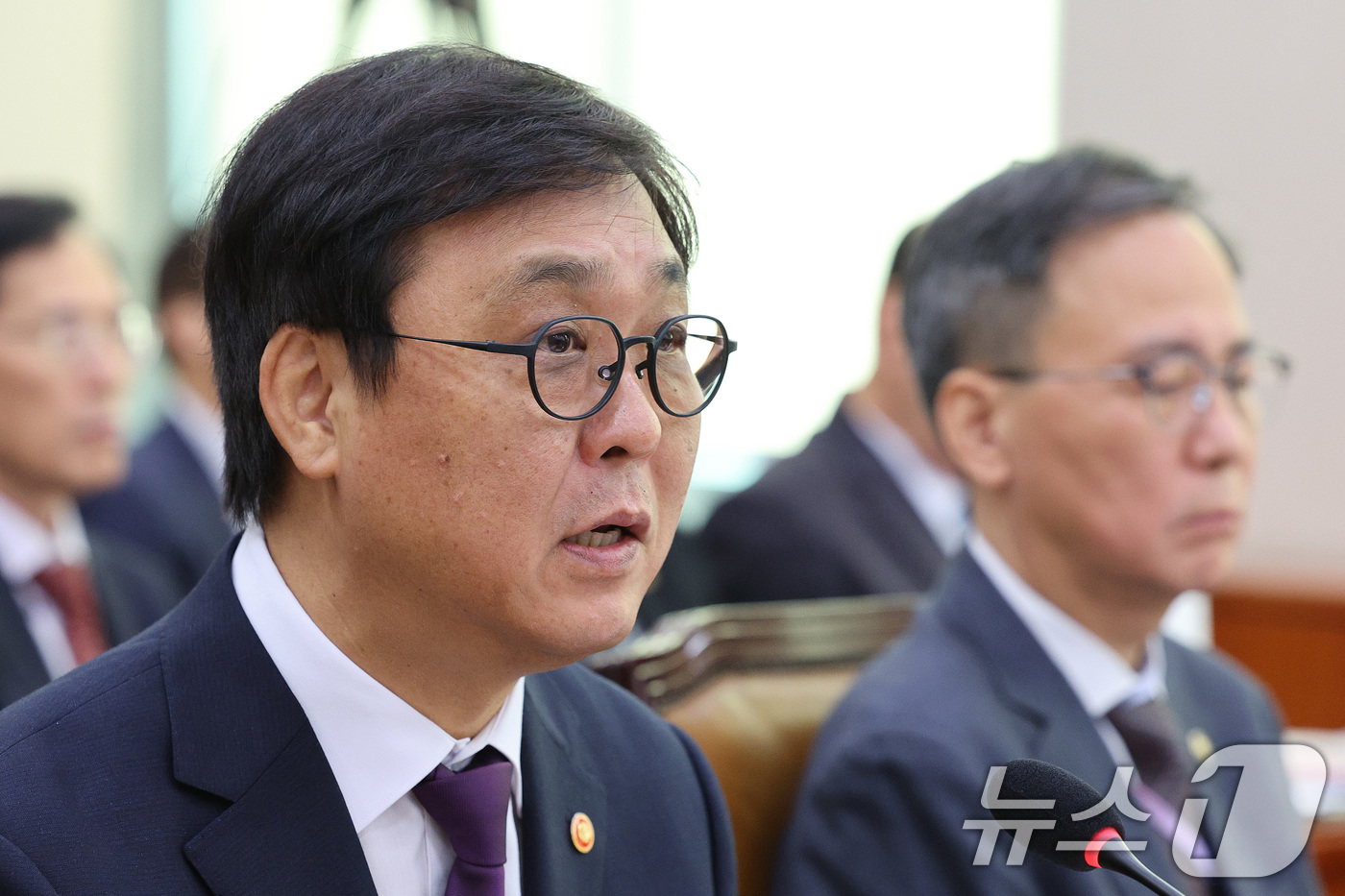 (서울=뉴스1) 신웅수 기자 = 최휘영 문화체육관광부 장관이 29일 서울 여의도 국회 문화체육관광위원회에서 열린 문화체육관광부 등에 대한 종합감사에서 의원 질의에 답변하고 있다. …