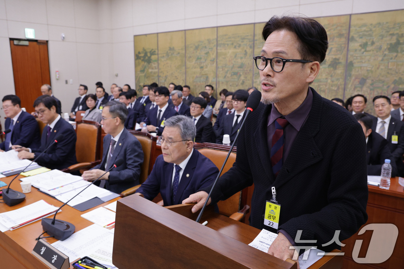 (서울=뉴스1) 신웅수 기자 = 뮤지컬 배우 남경주가 29일 서울 여의도 국회 문화체육관광위원회에서 열린 문화체육관광부 등에 대한 종합감사에서 의원 질의에 답변하고 있다. 2025 …