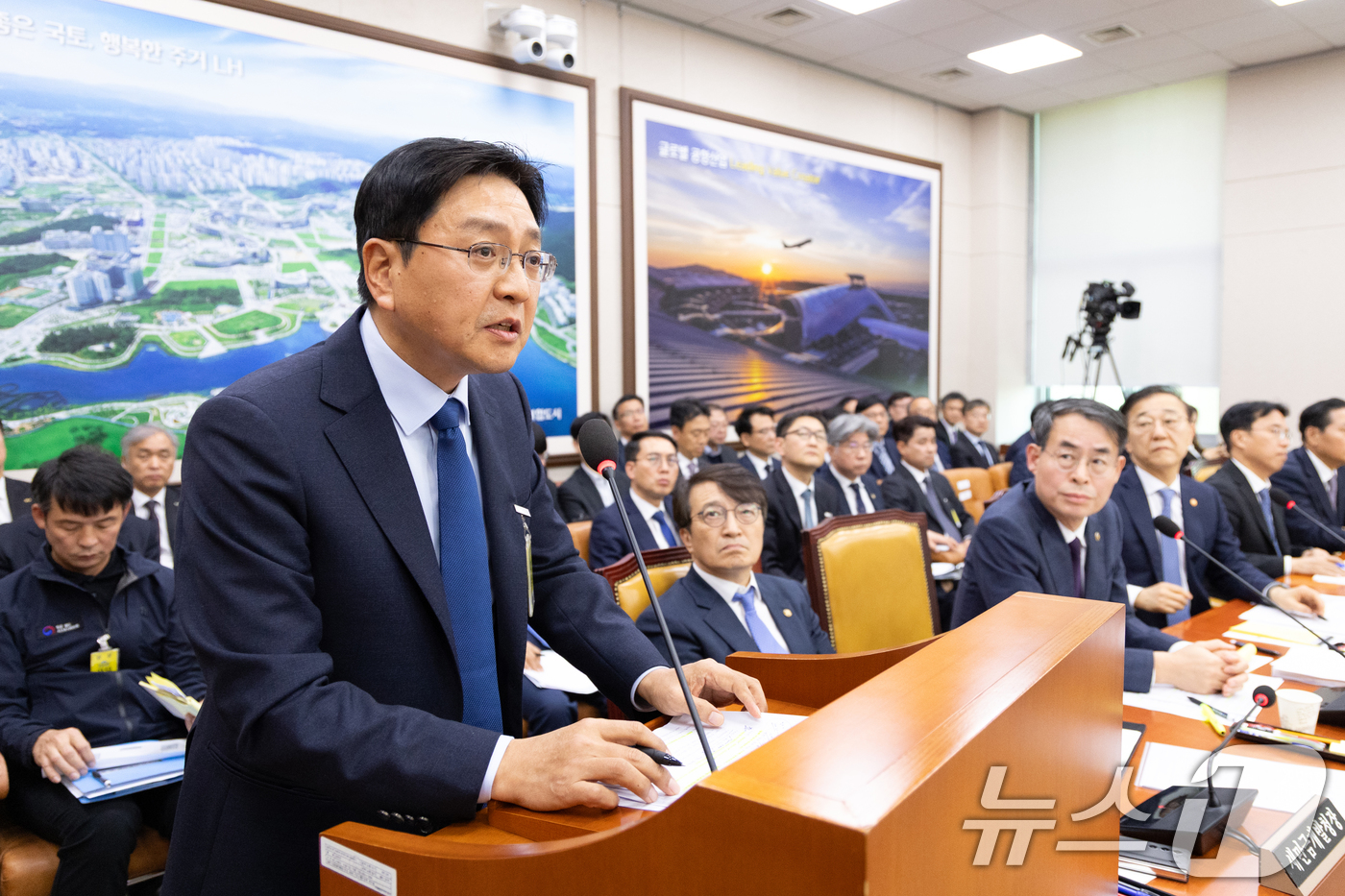 (서울=뉴스1) 이승배 기자 = 김정훈 SK에코플랜트 부사장이 29일 서울 여의도 국회에서 열린 국토교통위원회의 국토교통부 등에 대한 국정감사에서 의원 질의에 답변하고 있다. 20 …