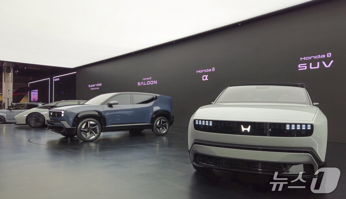 본문 이미지 - 29일 일본 '도쿄 빅 사이트'에서 개최된 '2025 재팬 모빌리티쇼' 혼다 부스에 신규 전기차 전용 라인업 '혼다 0' 시제품(프로토타입) 차량이 전시된 모습. (한국자동차기자협회 공동취재). 2025.10.29.