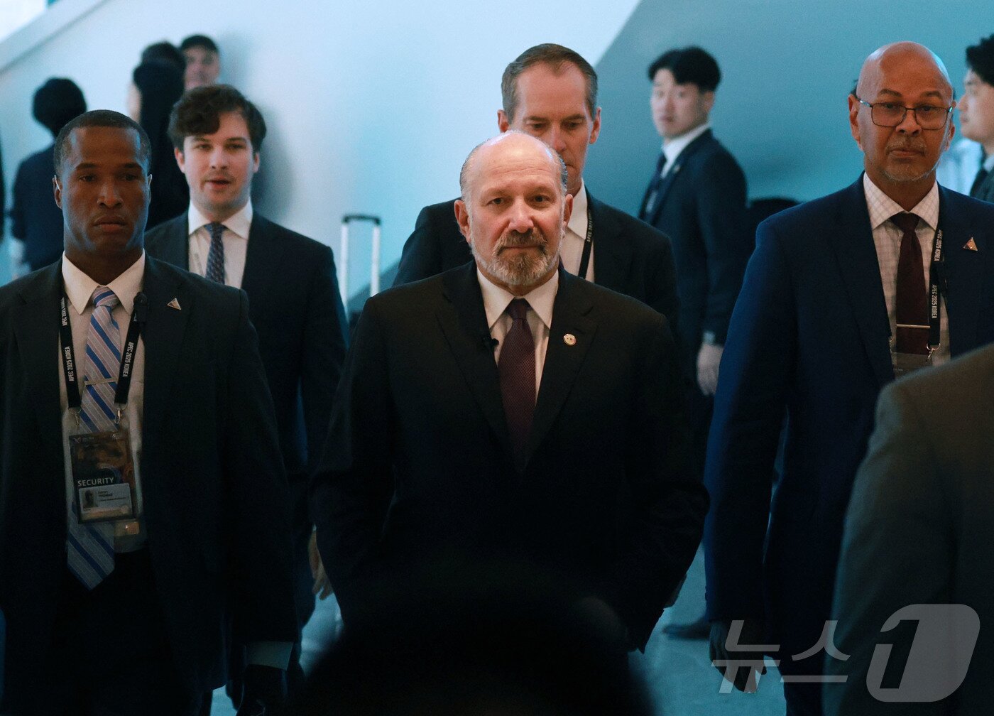 본문 이미지 - 하워드 러트닉 미국 상무장관이 29일 경북 경주예술의전당에서 열린 아시아태평양경제협력체&#40;APEC&#41; 정상회의 최고경영자&#40;CEO&#41; 서밋&#40;Summit&#41; 한미 비지니스 라운드 테이블 행사에 참석하고 있다. &#40;공동취재&#41; 2025.10.29/뉴스1 ⓒ News1 김민지 기자