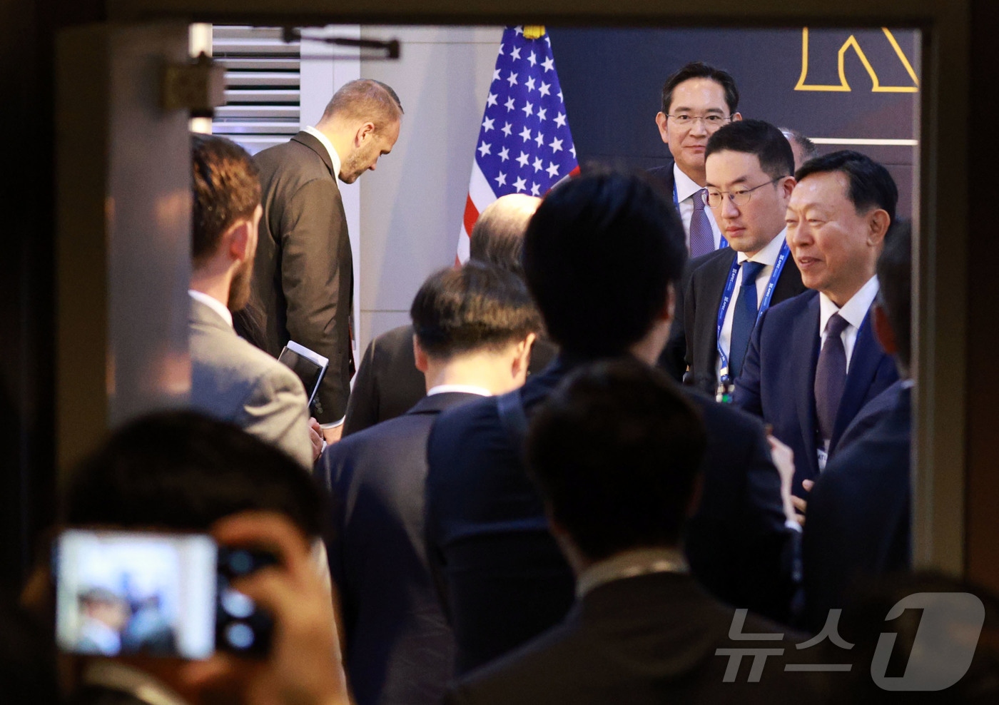 (경주=뉴스1) 김민지 기자 = 하워드 러트닉 미국 상무장관이 29일 경북 경주예술의전당에서 열린 아시아태평양경제협력체(APEC) 정상회의 최고경영자(CEO) 서밋(Summit) …