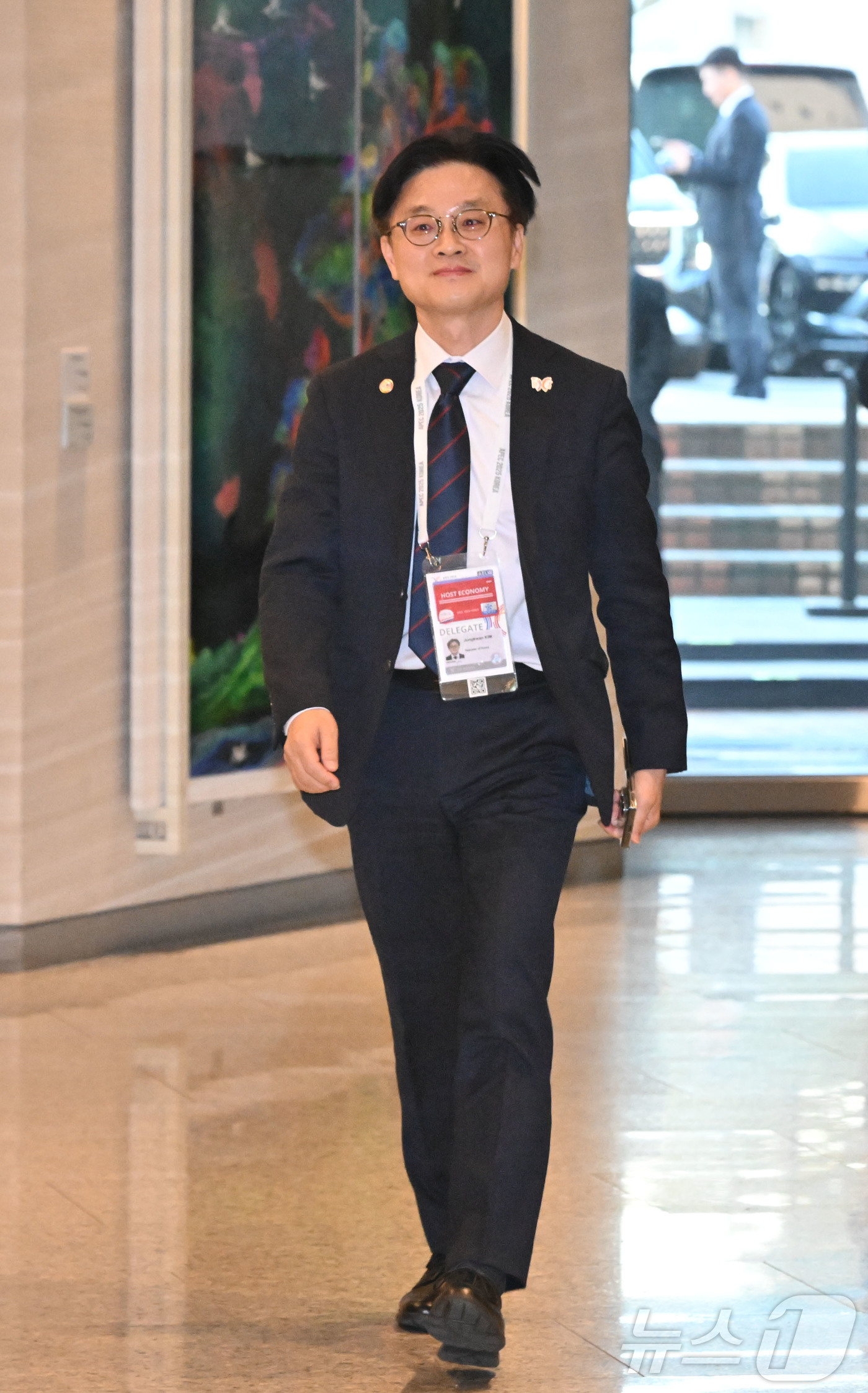 (경주=뉴스1) 김민지 기자 = 김정관 산업통상자원부 장관이 29일 경북 경주시 경주예술의전당에서 열린 아시아태평양경제협력체(APEC) 정상회의  한미 비즈니스 라운드 테이블에 참 …