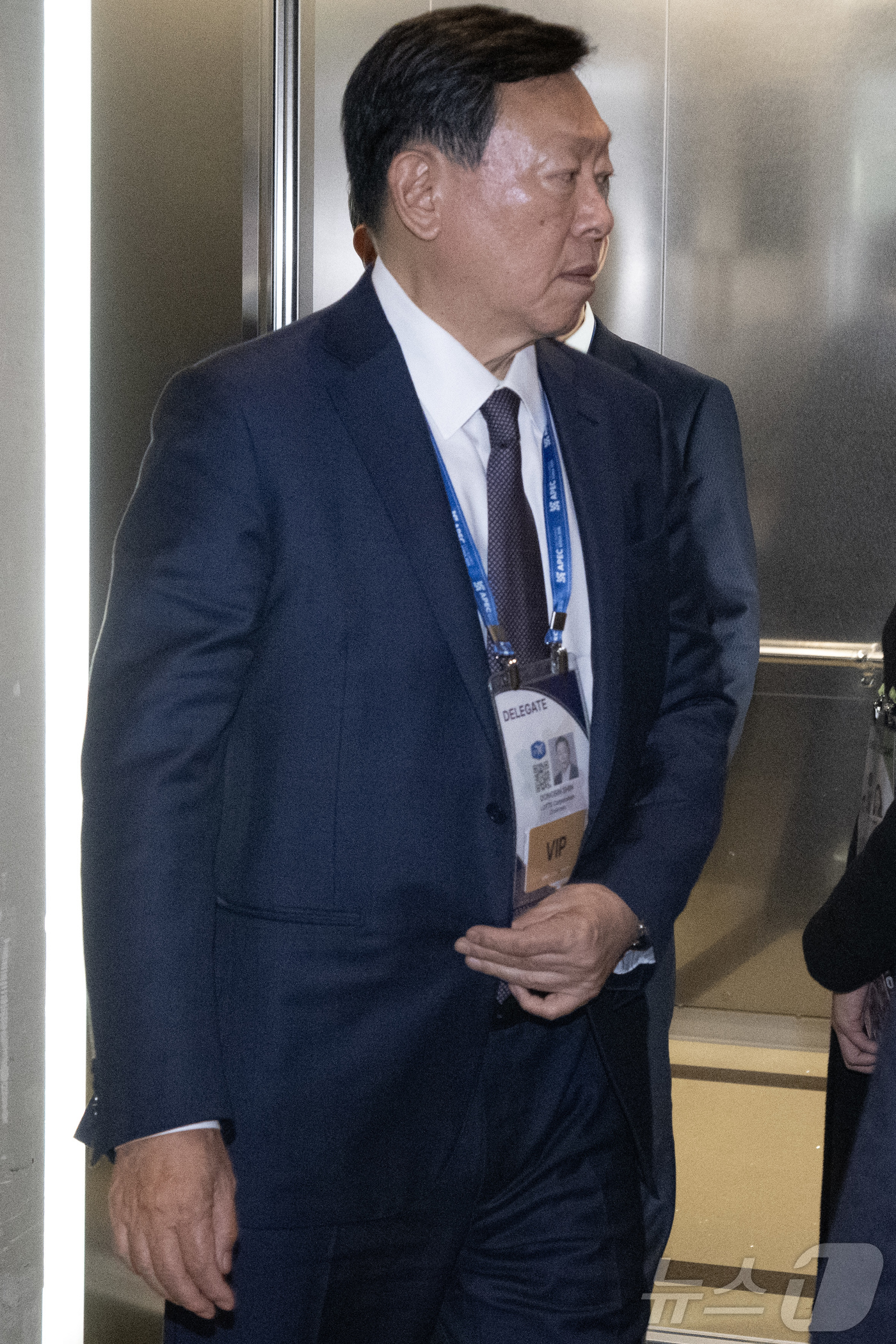 (경주=뉴스1) 김민지 기자 = 신동빈 롯데그룹 회장이 29일 경북 경주시 경주예술의전당에서 열린 아시아태평양경제협력체(APEC) 정상회의  한미 비즈니스 라운드 테이블에 참석하고 …