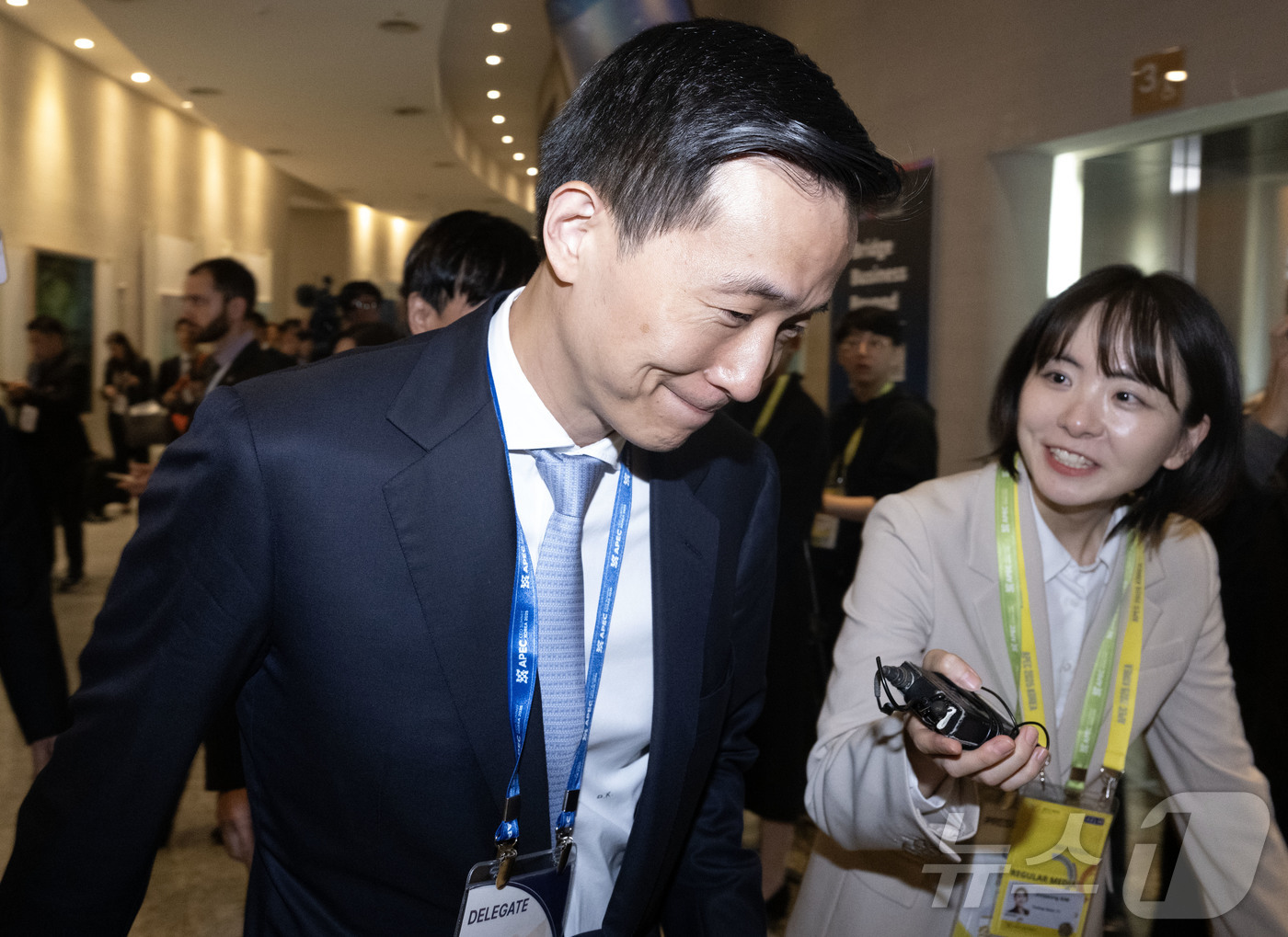 (경주=뉴스1) 김민지 기자 = 김동관 한화그룹 부회장이 29일 경북 경주시 경주예술의전당에서 열린 아시아태평양경제협력체(APEC) 정상회의 한미 비즈니스 라운드 테이블에 참석하고 …