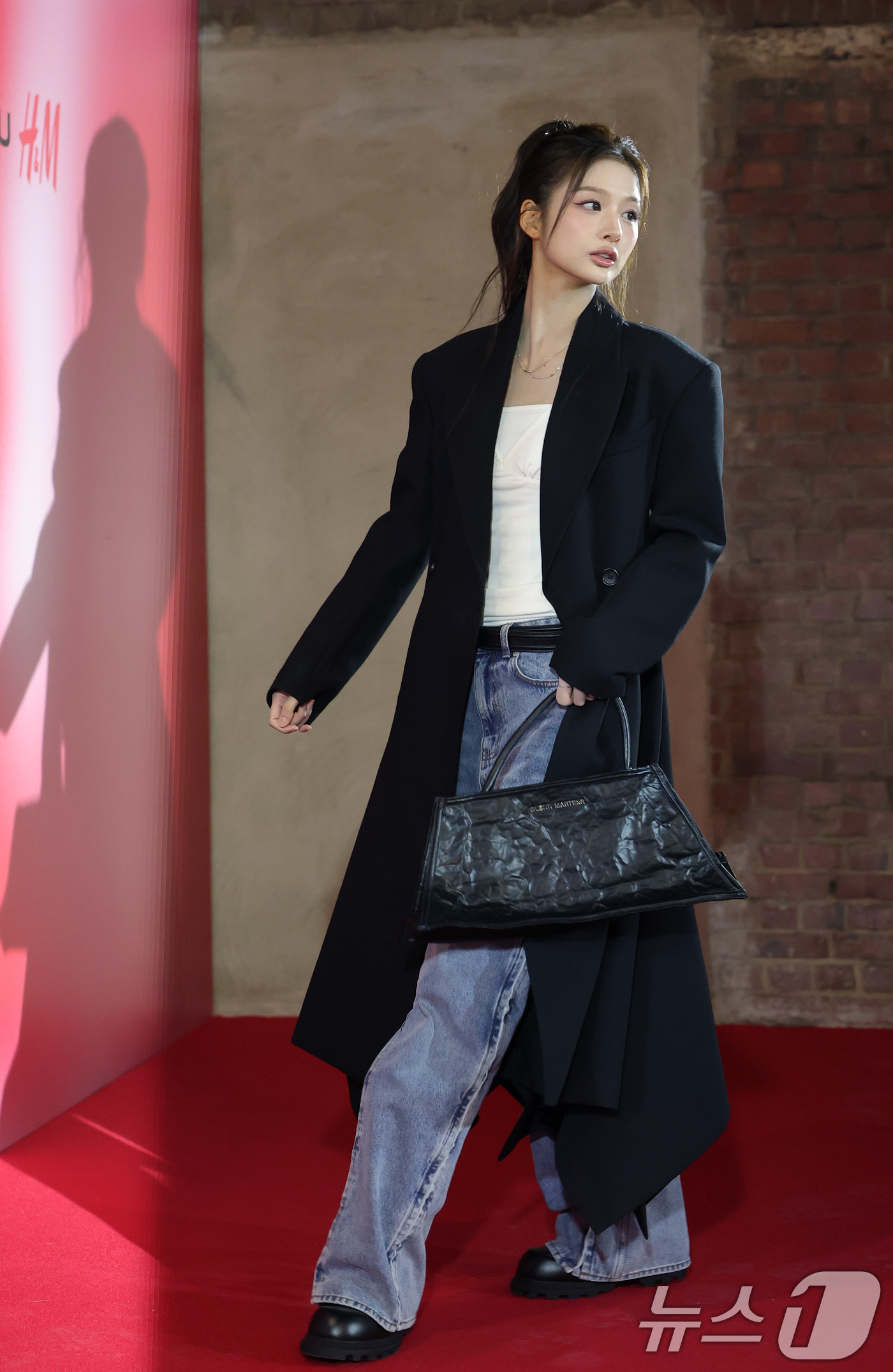 (서울=뉴스1) 권현진 기자 = 엔믹스 설윤이 29일 서울 성동구 H&M 성수에서 열린 오픈 행사에 참석하고 있다. 2025.10.29/뉴스1