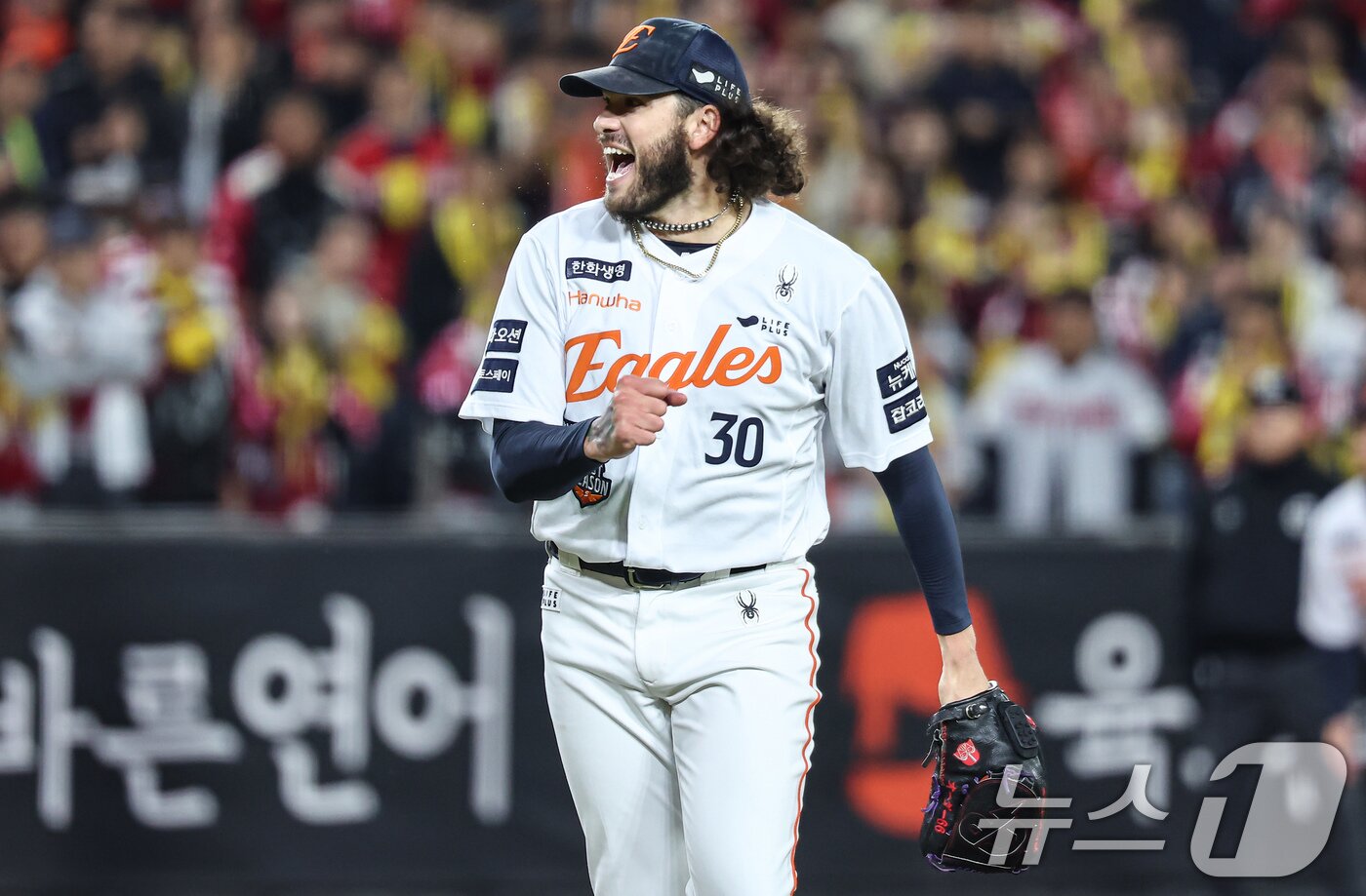 본문 이미지 - 포효하는 한화 이글스 코디 폰세. 2025.10.29/뉴스1 ⓒ News1 김도우 기자