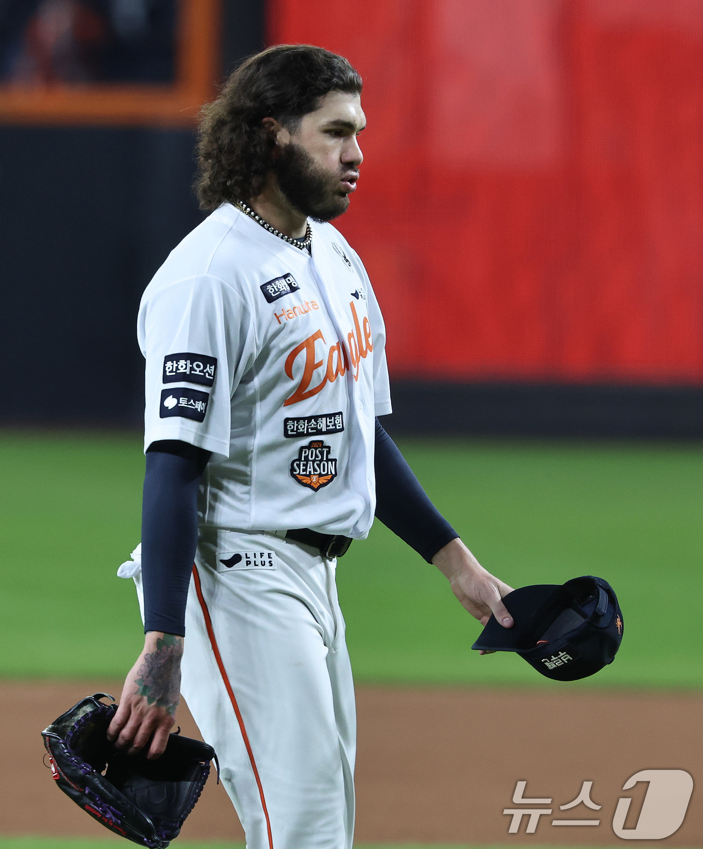 (대전=뉴스1) 구윤성 기자 = 29일 대전 한화생명볼파크 열린 프로야구 2025 신한 SOL뱅크 KBO 한국시리즈 3차전 LG 트윈스와 한화 이글스의 경기, 한화 폰세가 4회초 …