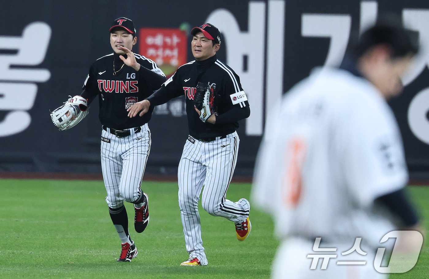 (대전=뉴스1) 구윤성 기자 = 29일 오후 대전 한화생명볼파크에서 열린 프로야구 2025 신한 SOL뱅크 KBO 한국시리즈 3차전 LG트윈스와 한화 이글스의 경기, 한화의 6회말 …