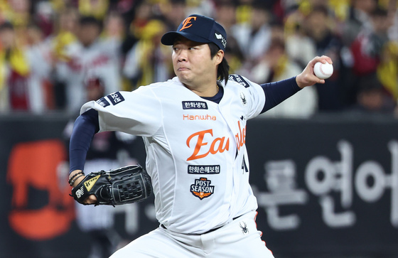 캠프 출국 D-3…FA 김범수, 한화와 호주행 비행기 탈 수 있을까