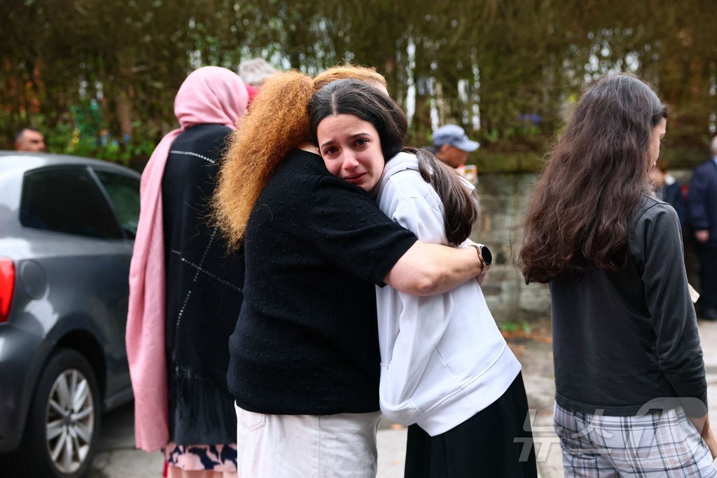 본문 이미지 -  영국 맨체스터 유대교 회당에서 2일&#40;현지시간&#41; 차량 돌진 및 칼부림 사건이 발생해 2명이 사망하고 4명이 부상을 당했다. 2025.10.2. ⓒ AFP=뉴스1