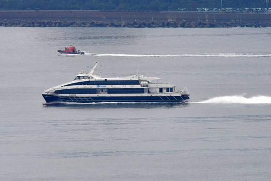 "연말만 되면 배 끊겨" 울릉도 주민 '고립 위기'에 대체 선박 투입 협의