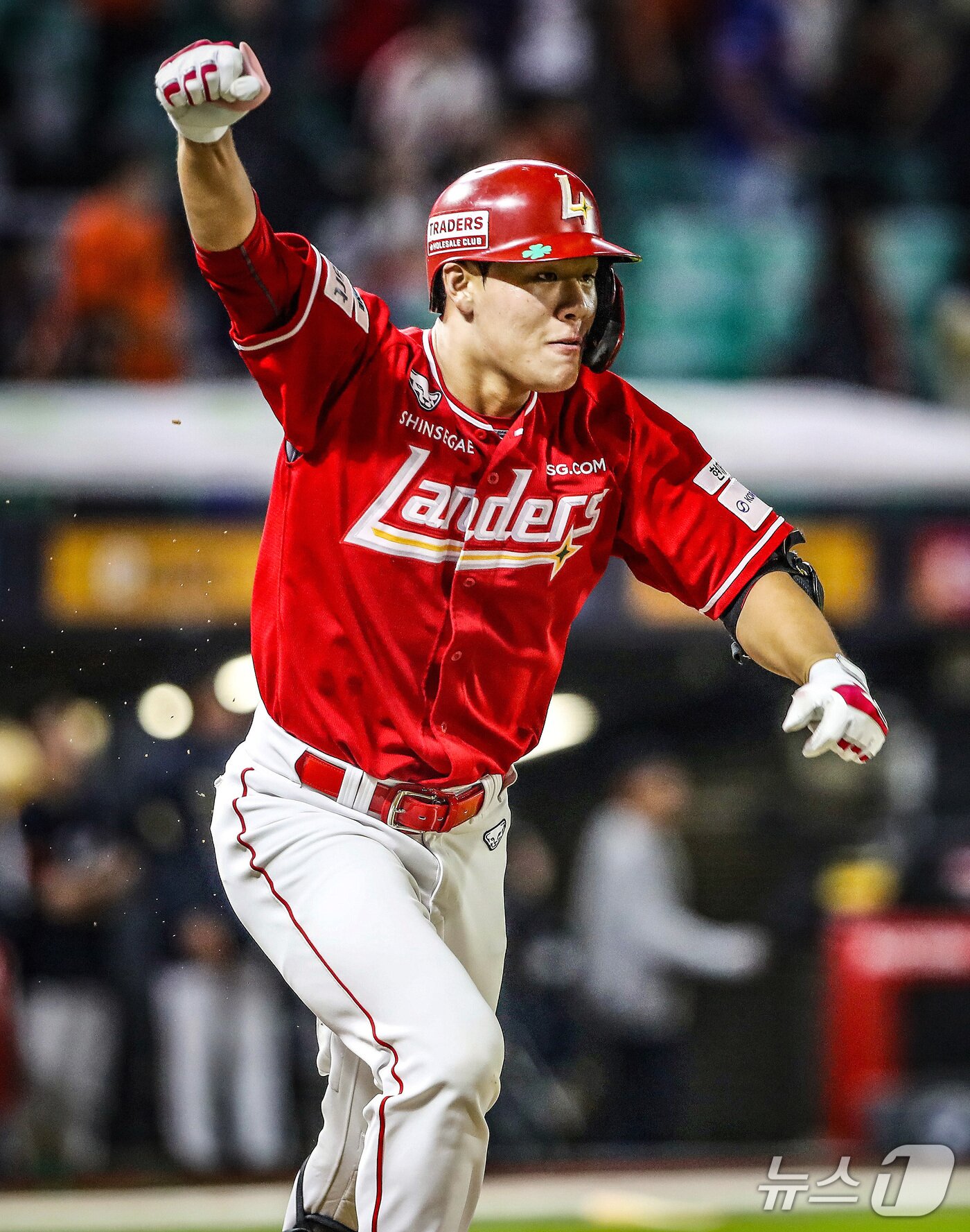 본문 이미지 - 끝내기 홈런으로 한화 이글스를 좌절시켰던 SSG 랜더스 이율예. &#40;SSG 제공&#41;