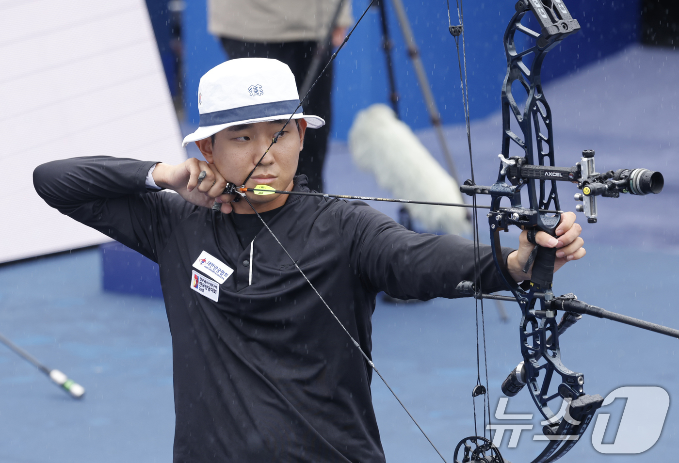 (광주=뉴스1) 김태성 기자 = 양재원(울산남구청)이 3일 광주5.18민주광장에서 열린 '현대자동차 정몽구배 한국양궁대회2025' 남자 컴파운드 경기 결승에서 활을 쏘고 있다. …