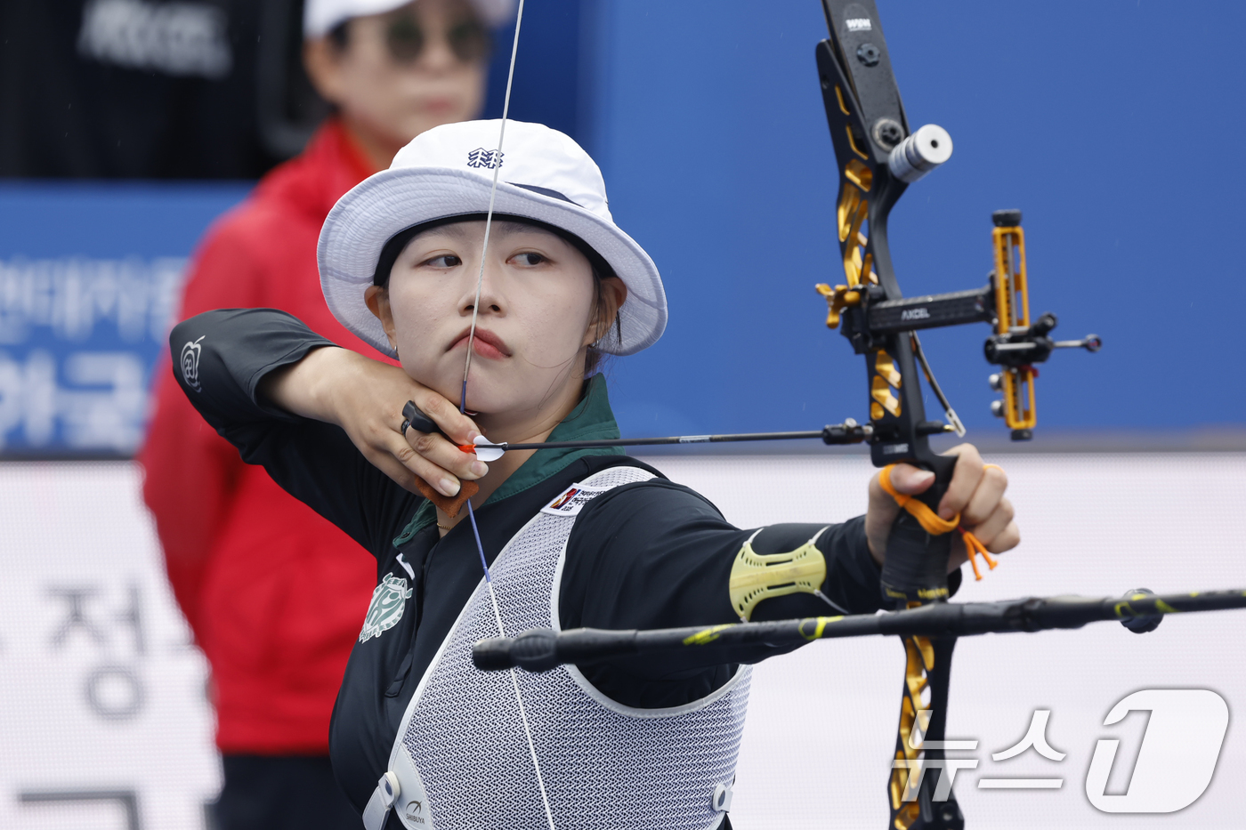 (광주=뉴스1) 김태성 기자 = 임시현(한국체대)이 3일 광주5.18민주광장에서 열린 '현대자동차 정몽구배 한국양궁대회2025' 여자 리커브 경기 결승에서 활을 쏘고 있다. 202 …