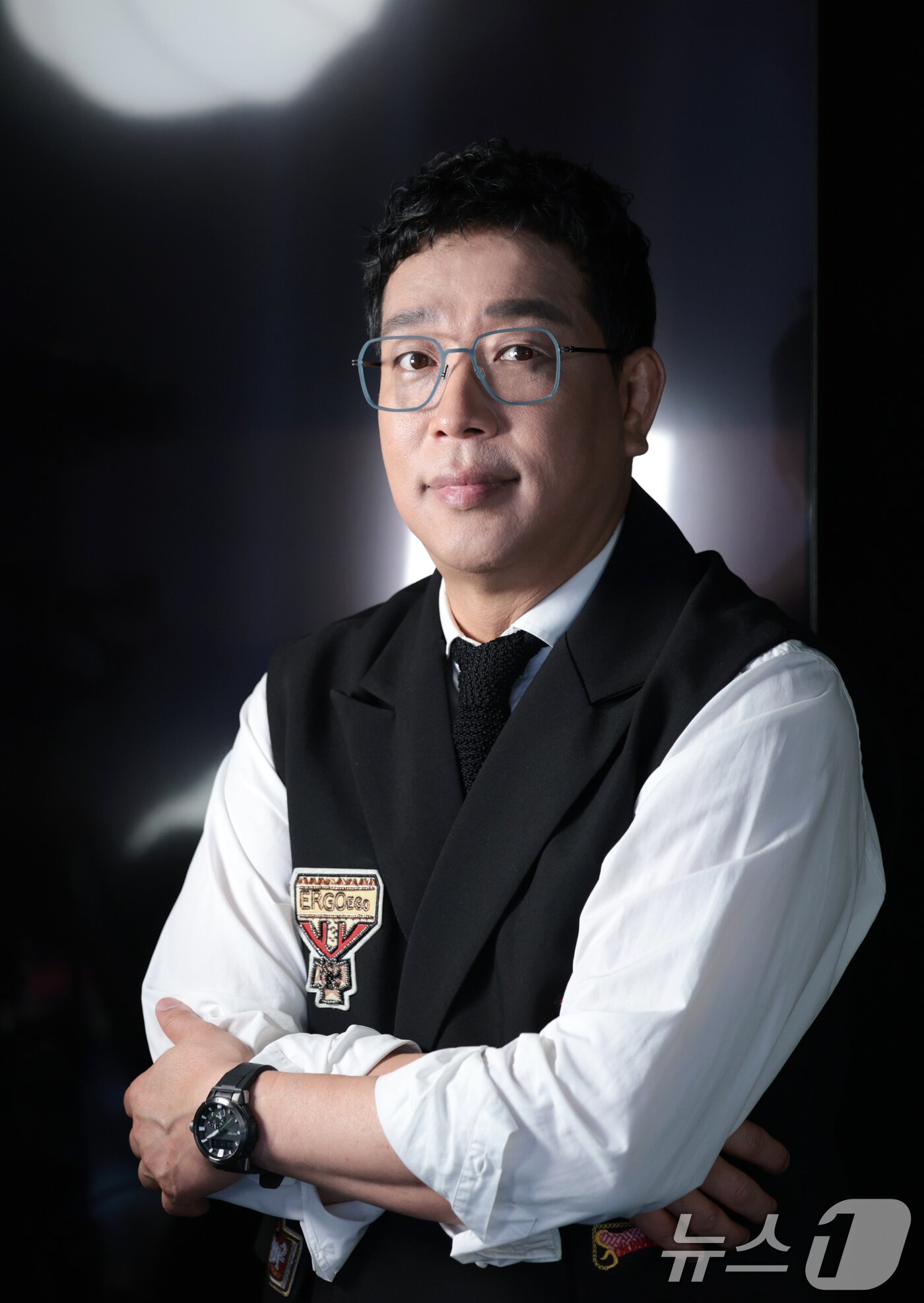 포즈 취하는 강병규