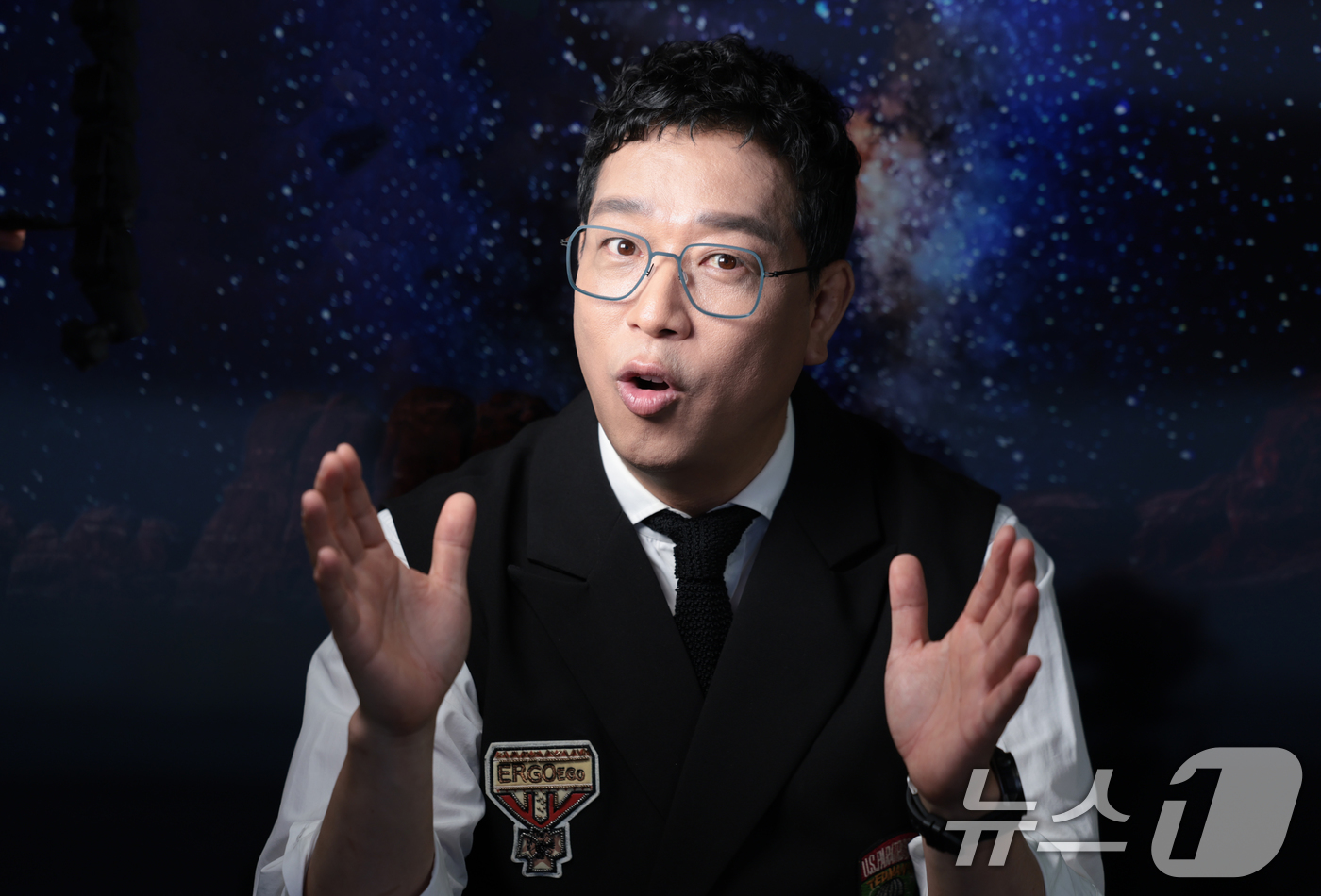 (서울=뉴스1) 권현진 기자 = 방송인 강병규가 3일 서울 강남구 아이스크림스튜디오에서 인터넷 플랫폼 팬더TV의 엑셀방송 프로그램 ‘더 크루(The Crew)’ 녹화에 앞서 인터뷰 …