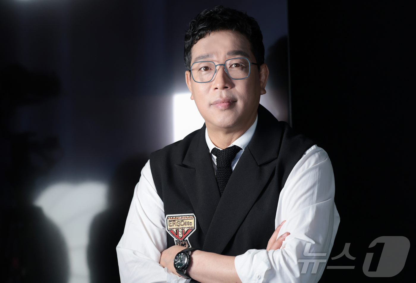 (서울=뉴스1) 권현진 기자 = 방송인 강병규가 3일 서울 강남구 아이스크림스튜디오에서 인터넷 플랫폼 팬더TV의 엑셀방송 프로그램 ‘더 크루(The Crew)’ 녹화에 앞서 포즈를 …