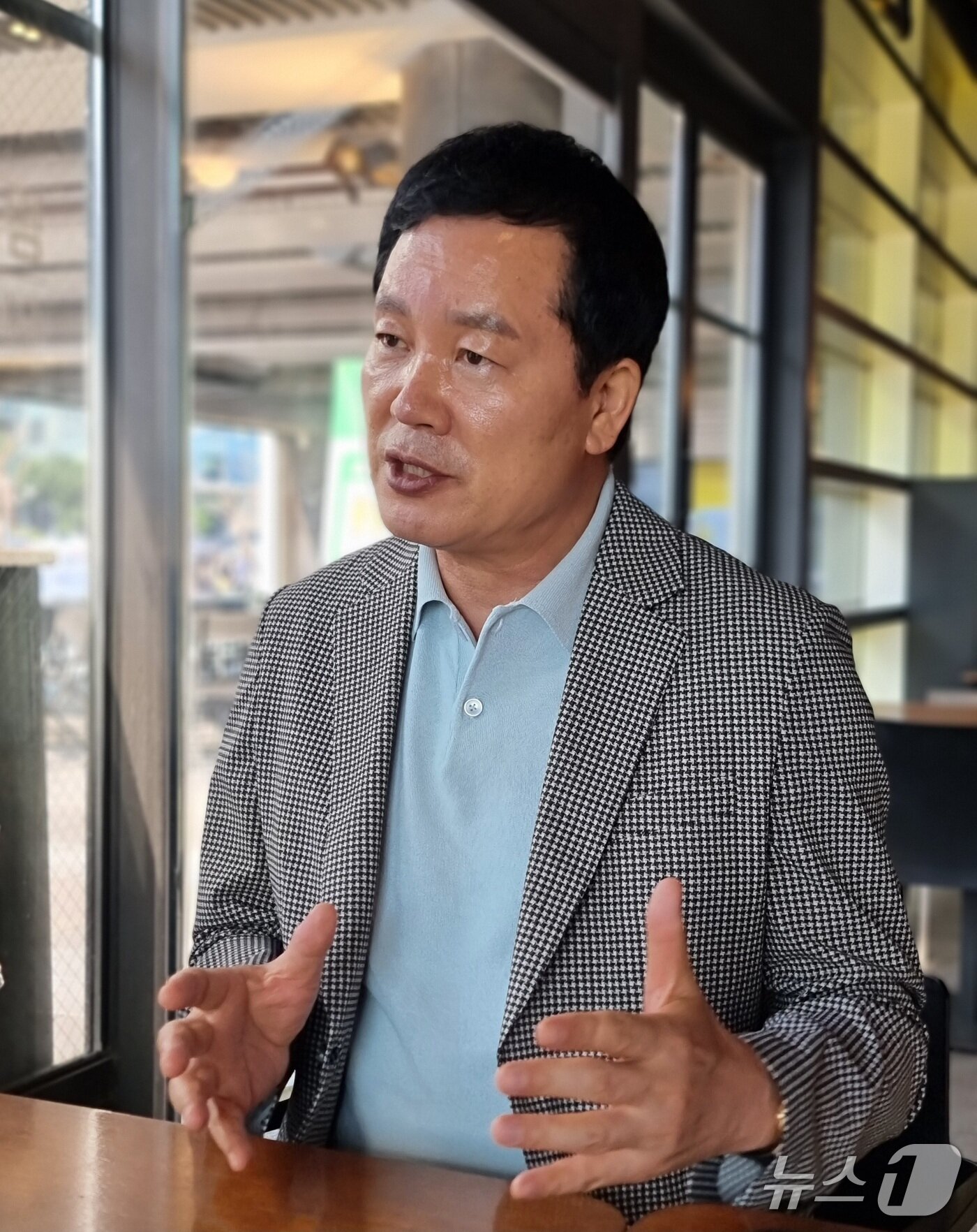 본문 이미지 - 홍순헌 전 해운대구청장이 뉴스1과 인터뷰를 하고 있다.(2025.10.1/뉴스1 ⓒ News1 임순택 기자)
