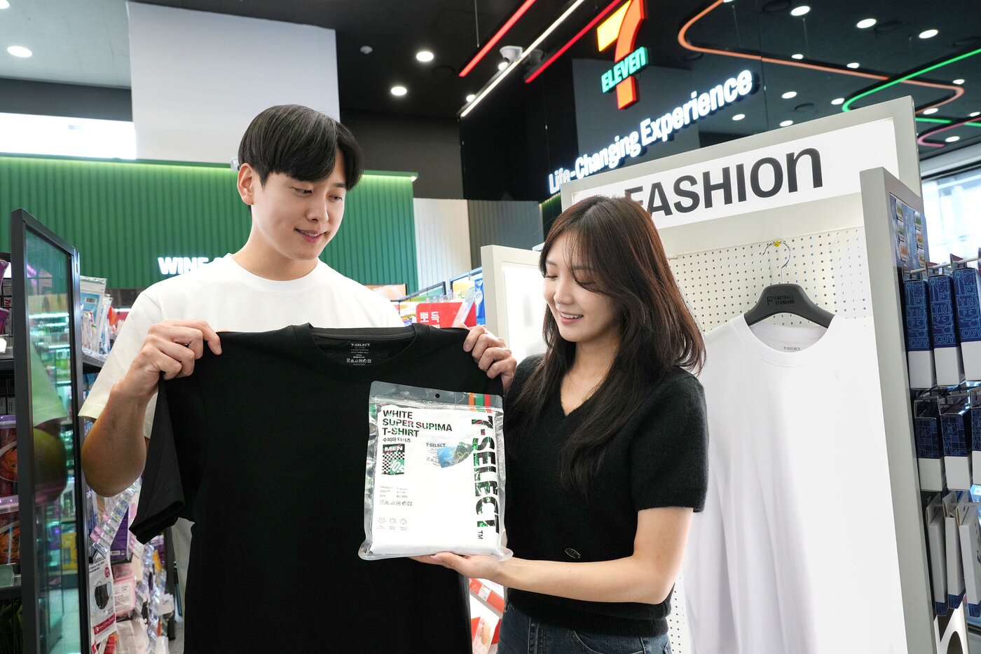 본문 이미지 - 세븐셀렉트 수피마 티셔츠 2종&#40;세븐일레븐 제공&#41;.