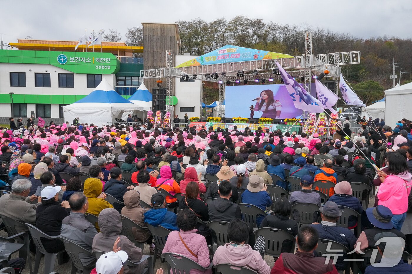 본문 이미지 - 지난해 개최한 청춘양구 펀치볼시래기사과 축제 사진.&#40;양구군 제공. 재판매 및 DB금지&#41;/뉴스1