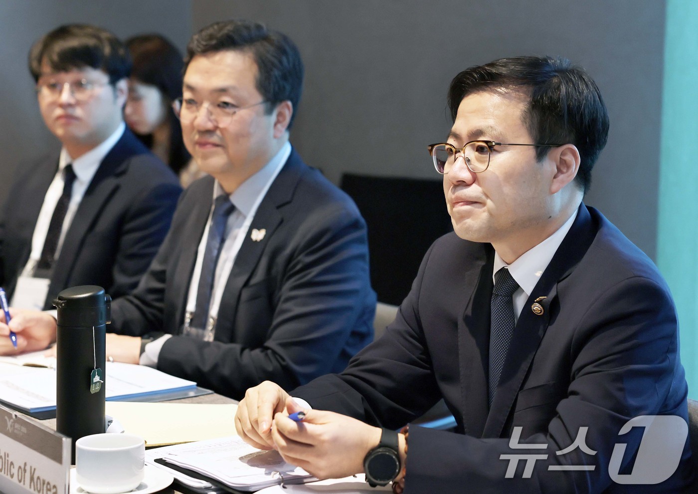 (서울=뉴스1) = 여한구 산업통상부 통상교섭본부장이 30일 경남 경주시 소노캄에서 존 덴튼 국제상공회의소 사무총장과 면담을 갖고 있다. (산업통상부 제공. 재판매 및 DB 금지) …