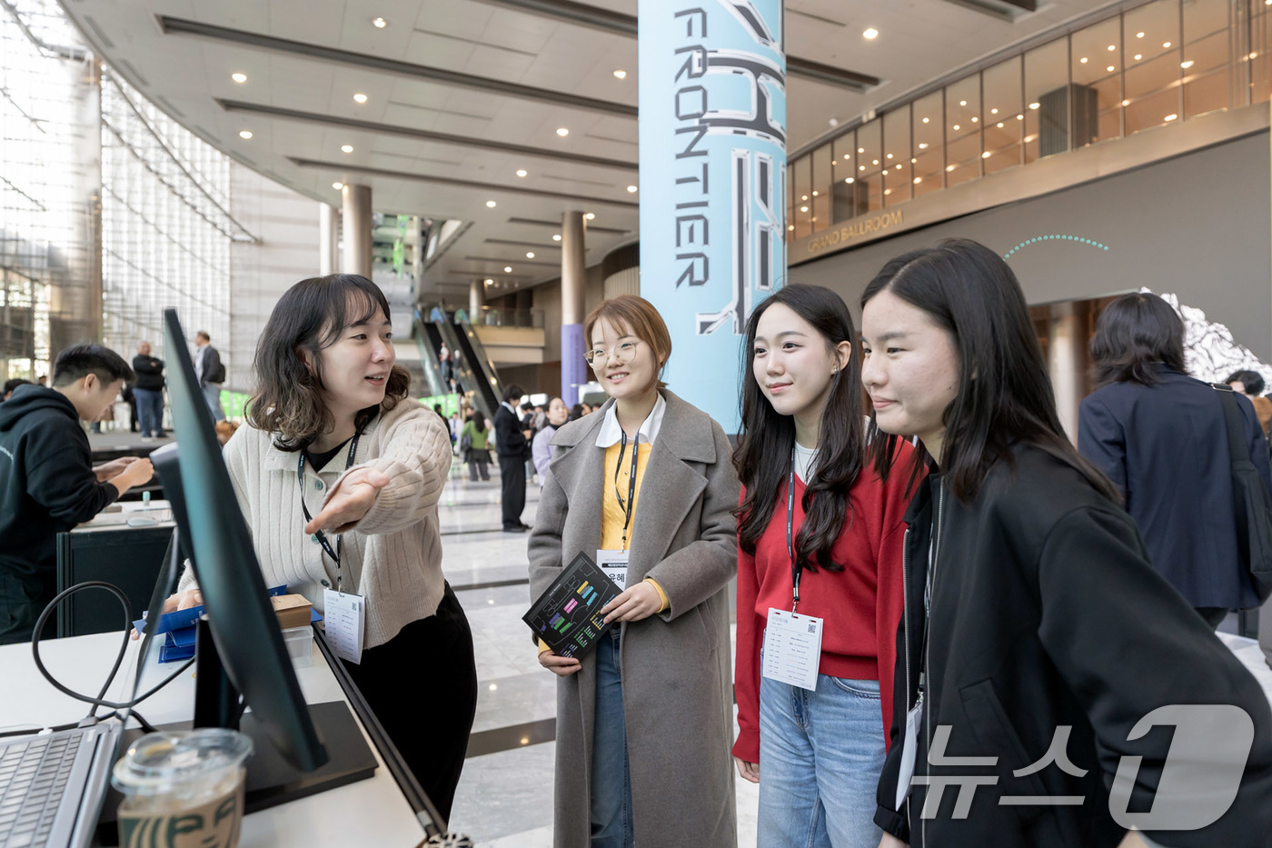 (서울=뉴스1) = 아산나눔재단은 지난 29일 서울 강남구 코엑스에서 민간 최대 규모 창업경진대회인 '2025 정주영 창업경진대회' 데모데이를 개최했다고 30일 밝혔다.사진은 20 …